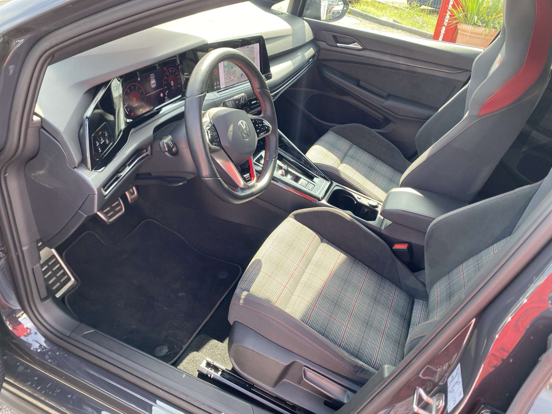VW Golf 2.0 TSi GTi DSG-Automat 245PS-showroom-element-3
