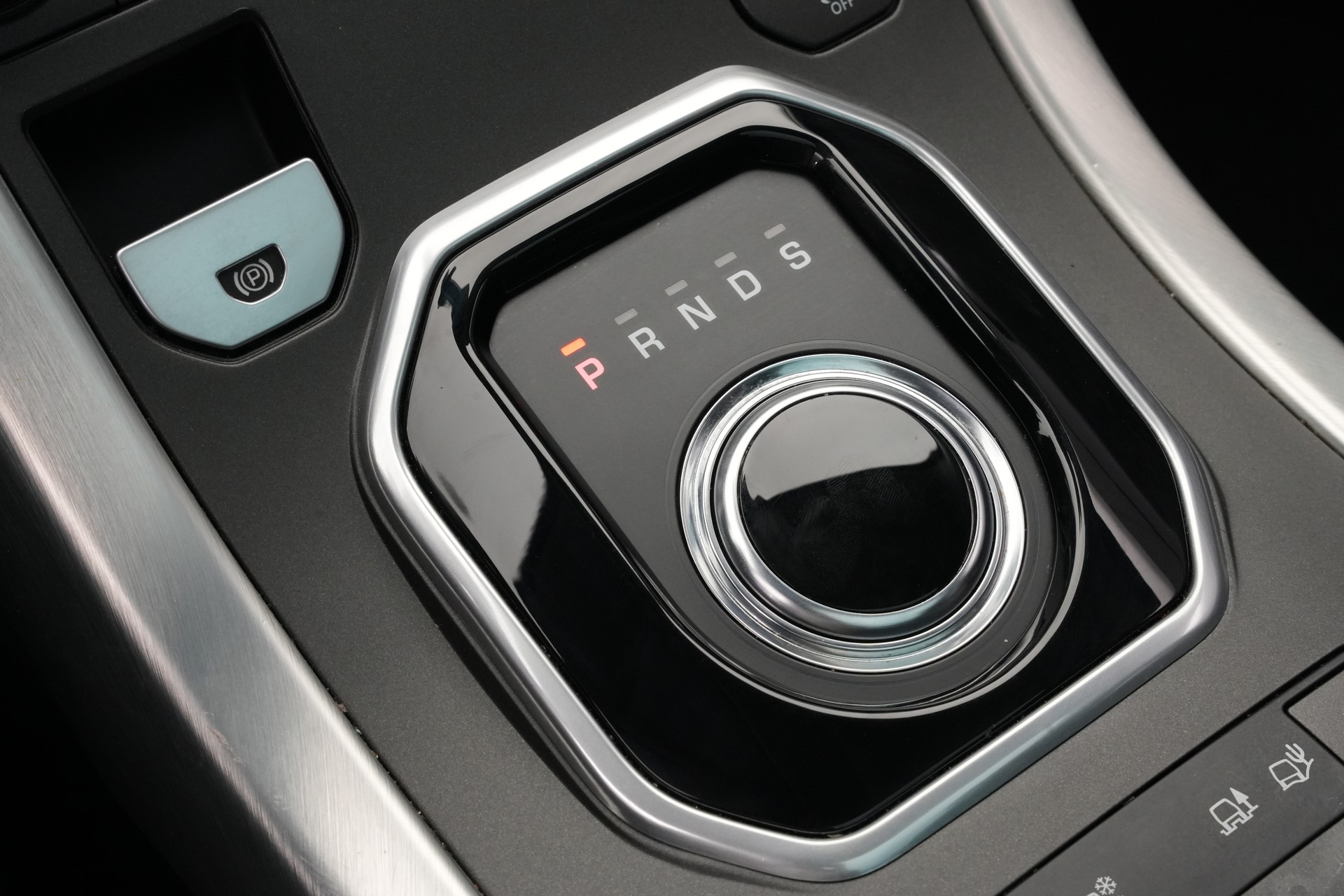 LAND ROVER Range Rover Evoque 2.0 Si4 HSE Dynamic AT9-image-28