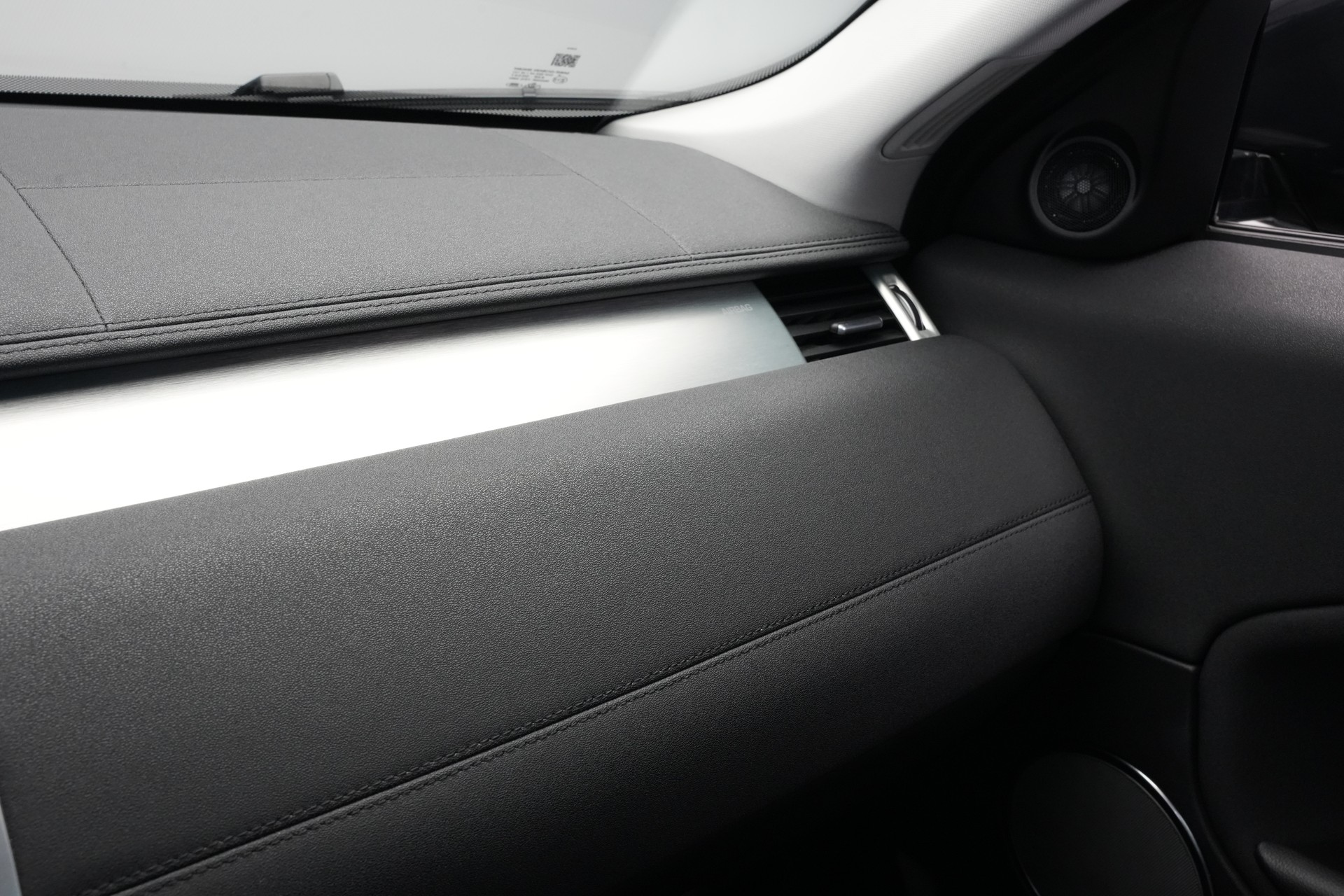 LAND ROVER Range Rover Evoque 2.0 Si4 HSE Dynamic AT9-image-29