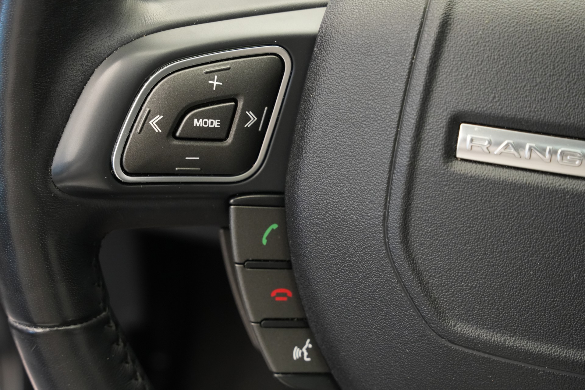 LAND ROVER Range Rover Evoque 2.0 Si4 HSE Dynamic AT9-image-23