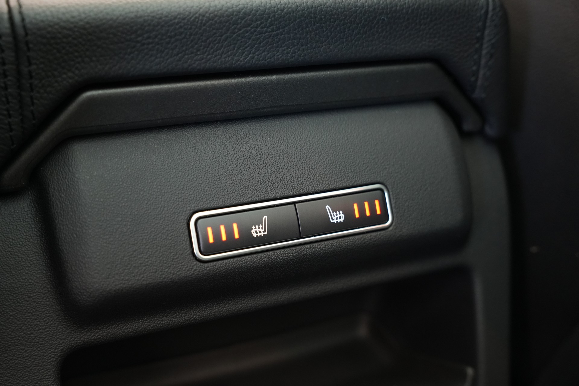 LAND ROVER Range Rover Evoque 2.0 Si4 HSE Dynamic AT9-image-17