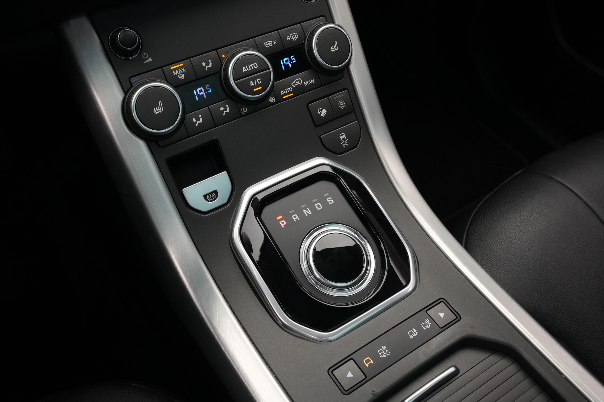 LAND ROVER Range Rover Evoque 2.0 Si4 HSE Dynamic AT9-image-27