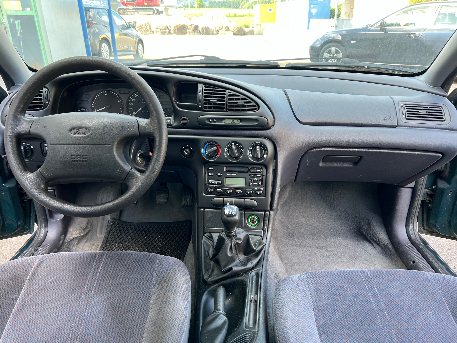 FORD Mondeo 2.0i Ghia-image-6