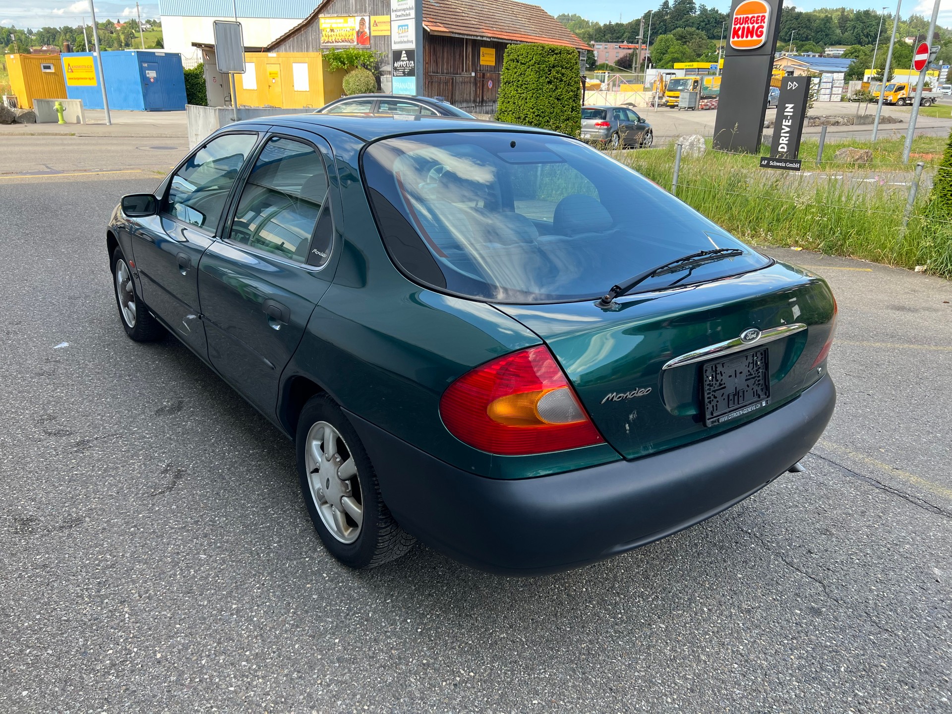 FORD Mondeo 2.0i Ghia-image-2