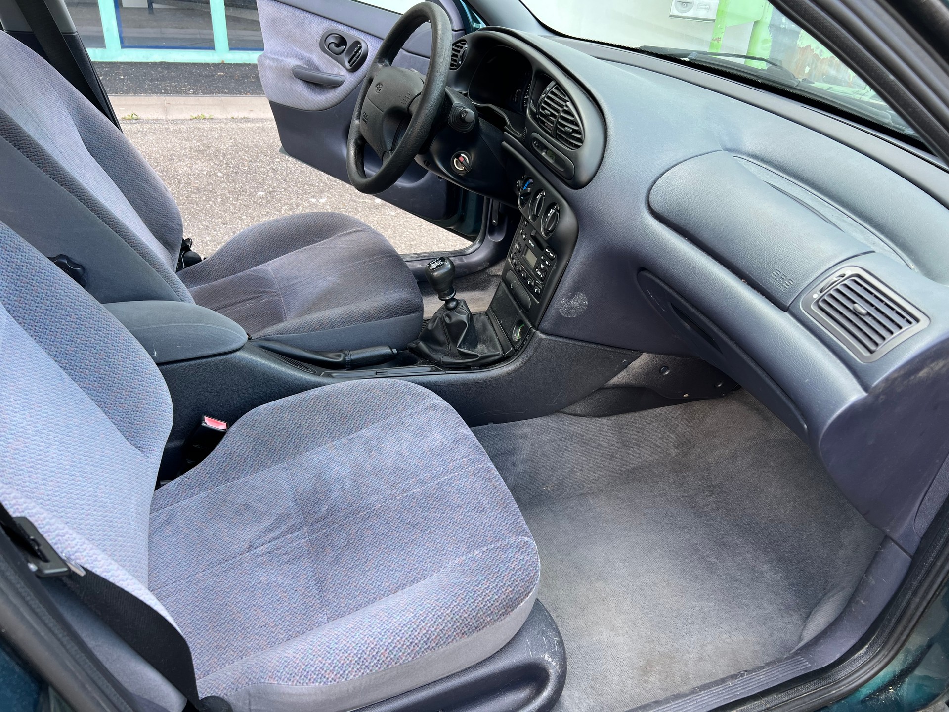 FORD Mondeo 2.0i Ghia-image-7