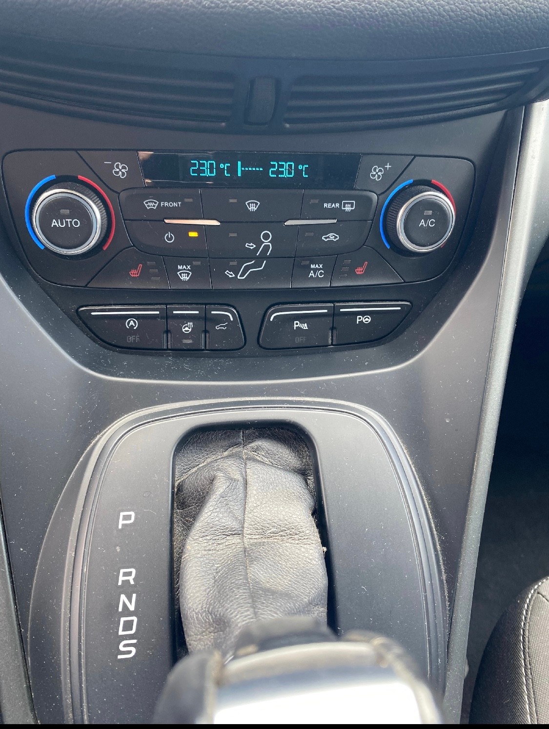 FORD Kuga 2.0 TDCi Titanium 4WD PowerShift-image-12