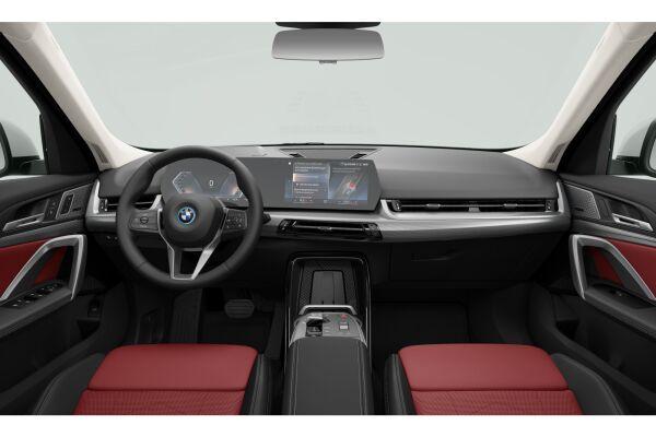 BMW iX1 30 xDrive-image-5