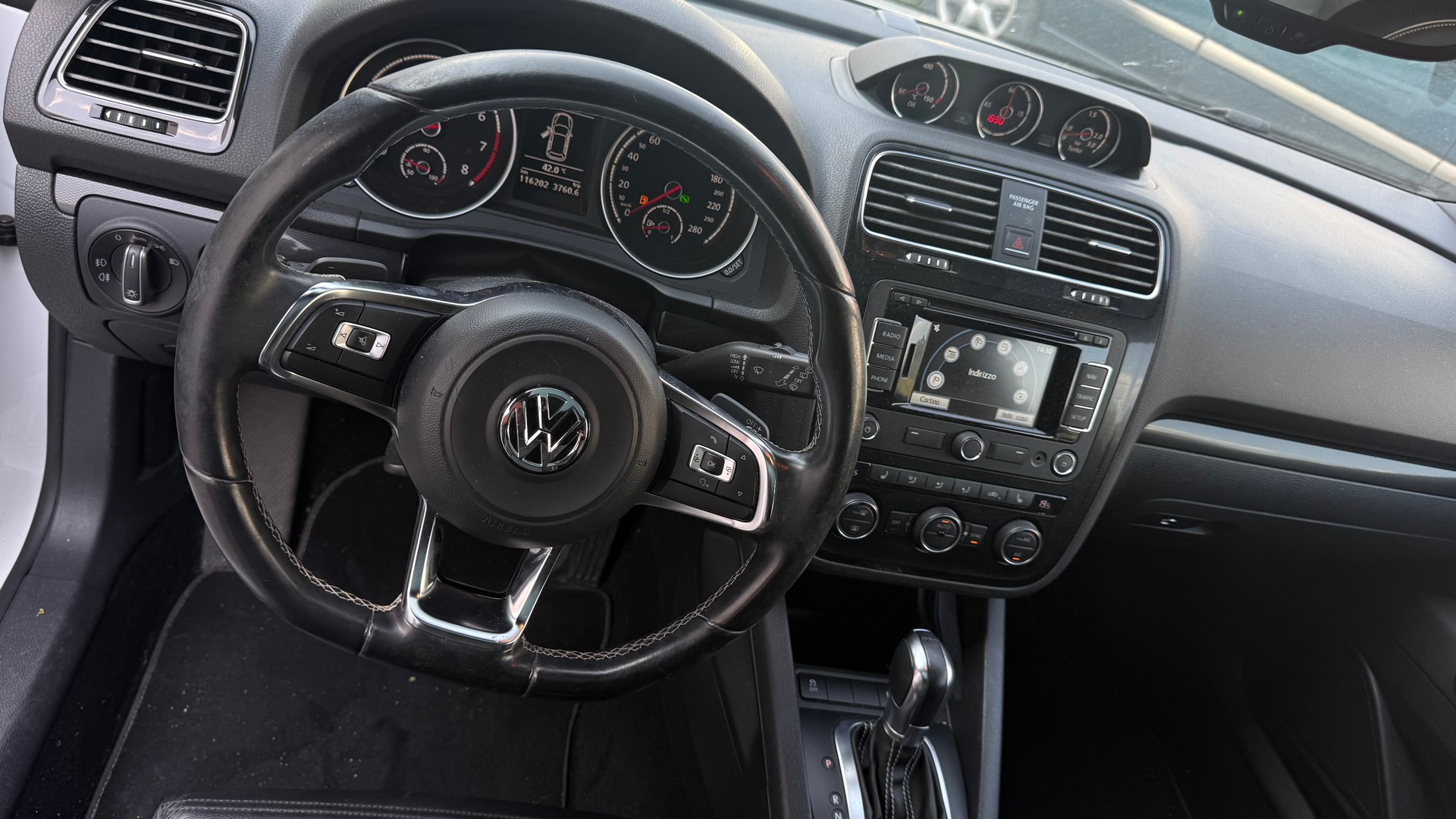 VW Scirocco 2.0 TSI Club DSG R-LINE-image-13
