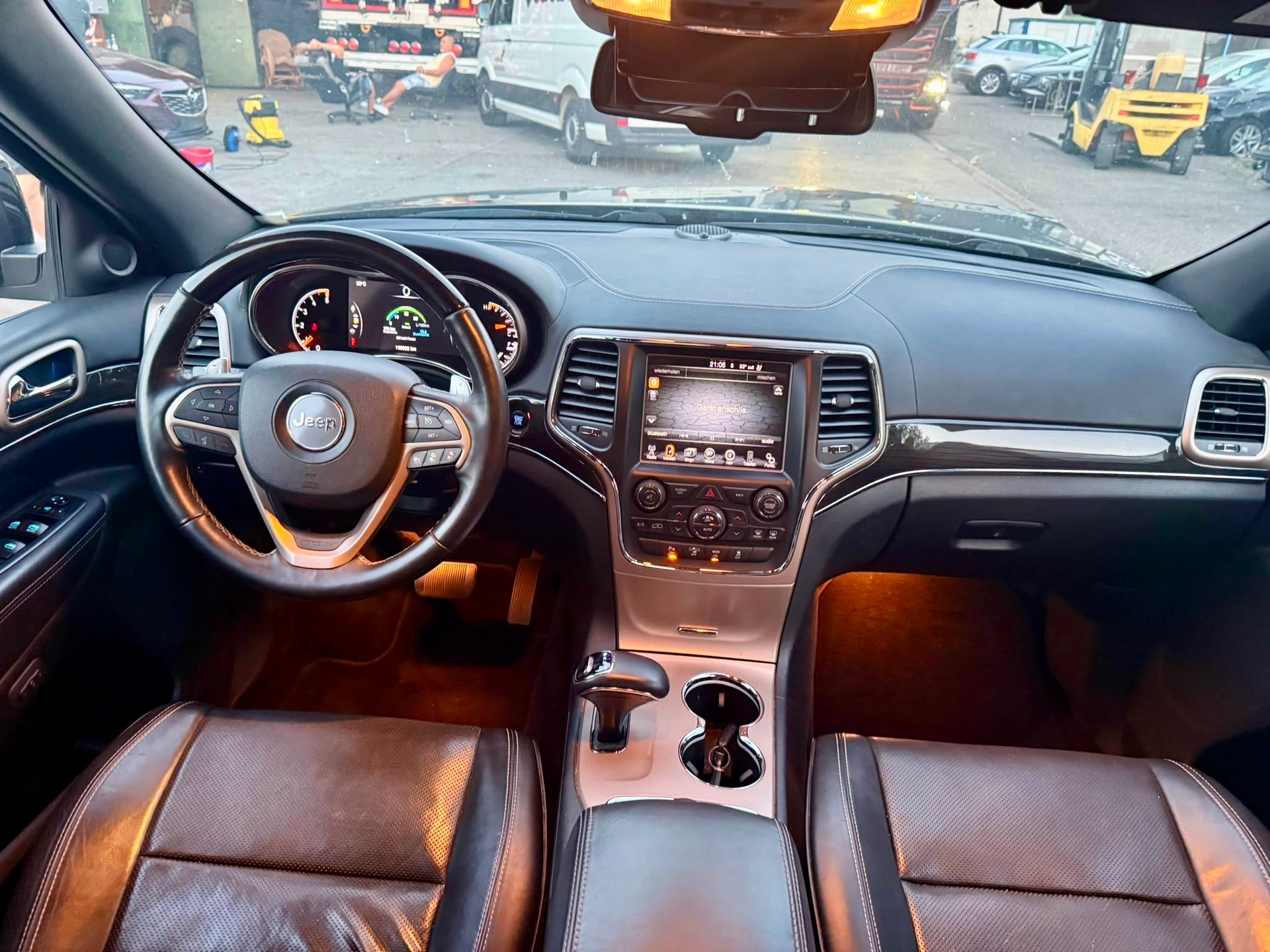 JEEP Grand Cherokee 3.0 CRD Overland Automatic-image-10