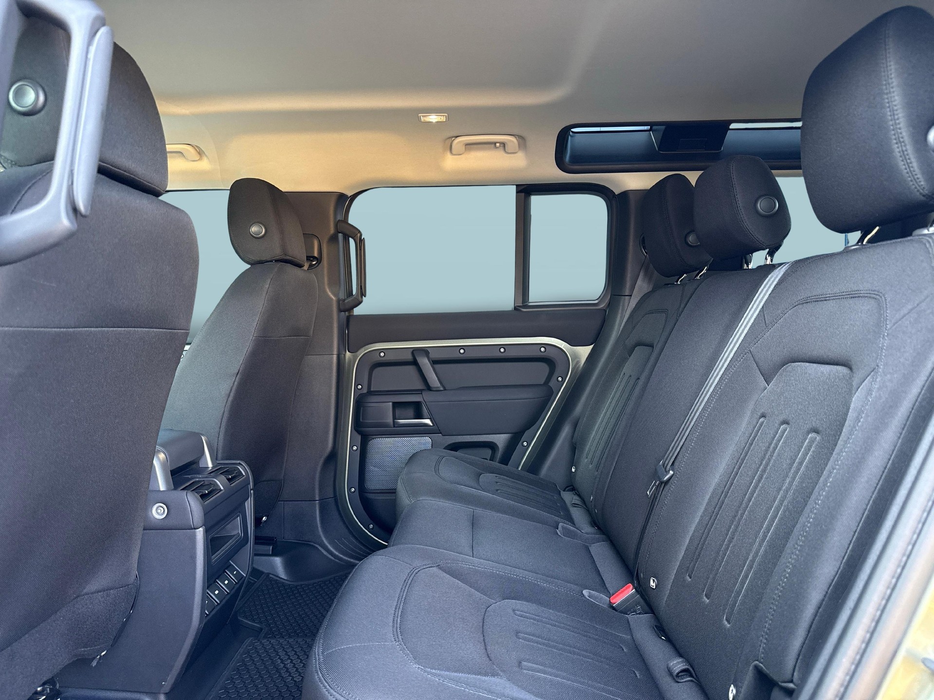 LAND ROVER Defender 110 2.0 SD4-image-16