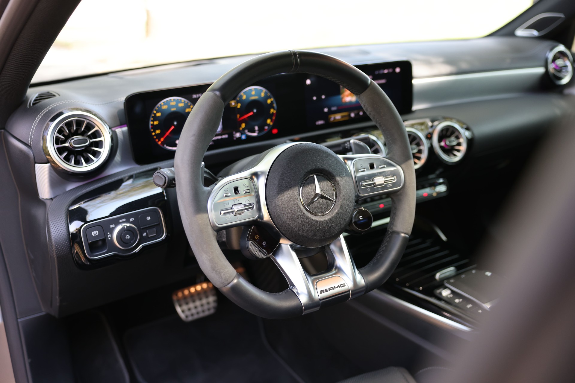 MERCEDES-BENZ A 45 S AMG 4Matic+ Speedshift *CH-Fahrzeug*-image-12