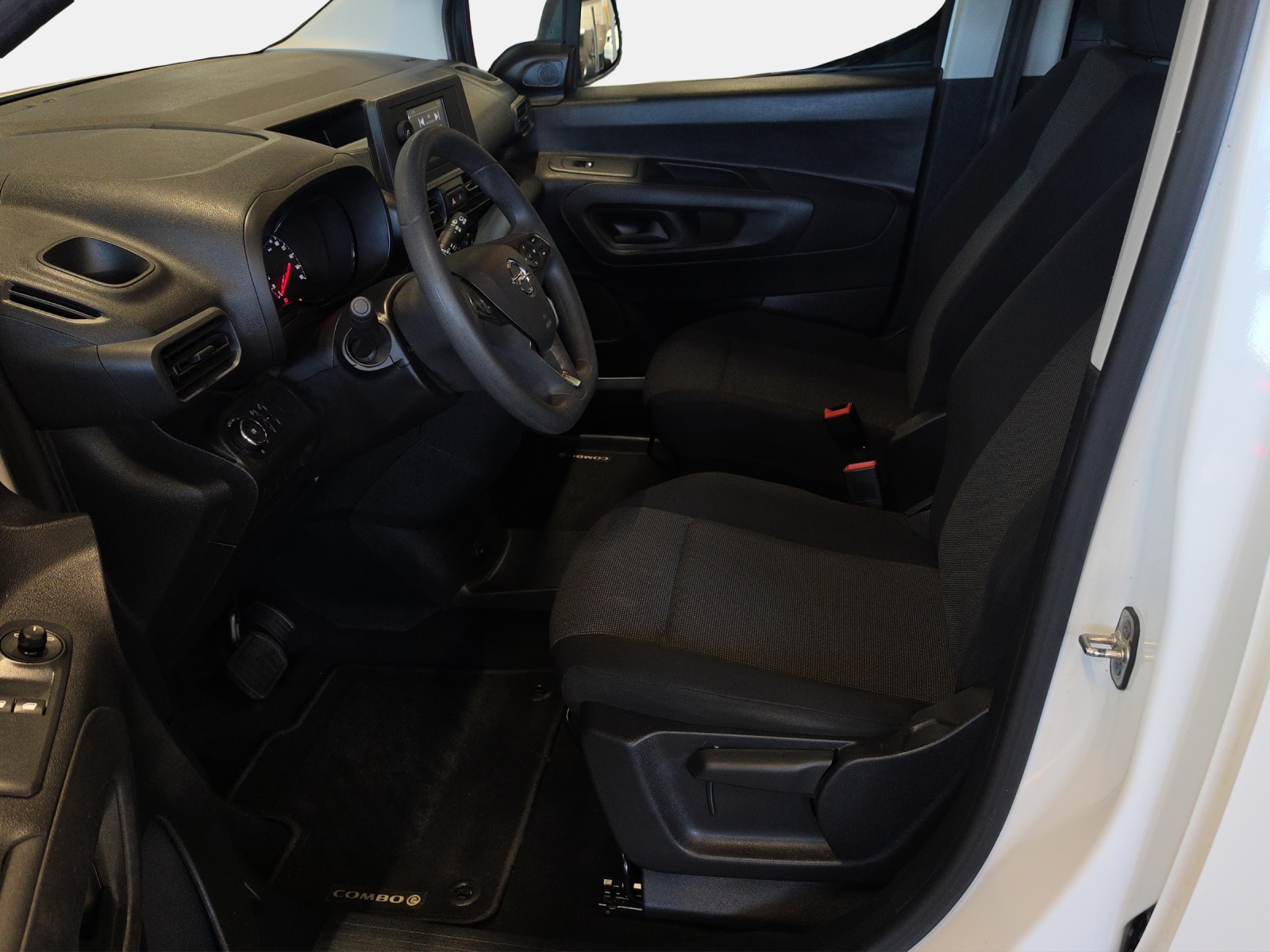 OPEL Combo-e Life 50kWH/136-image-9