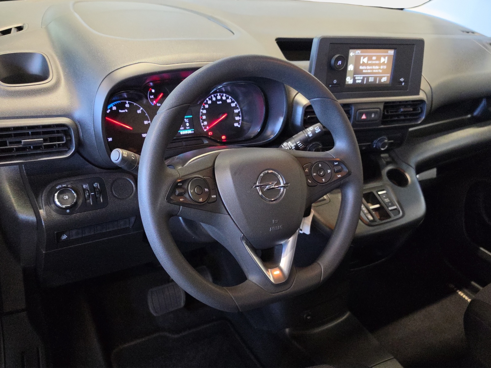 OPEL Combo-e Life 50kWH/136-image-14