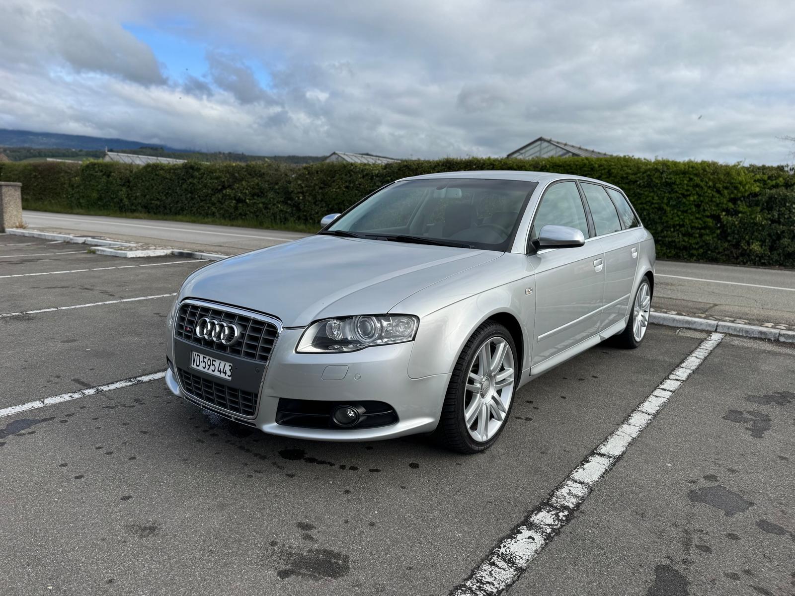 AUDI 4.2 V8 quattro-image-0