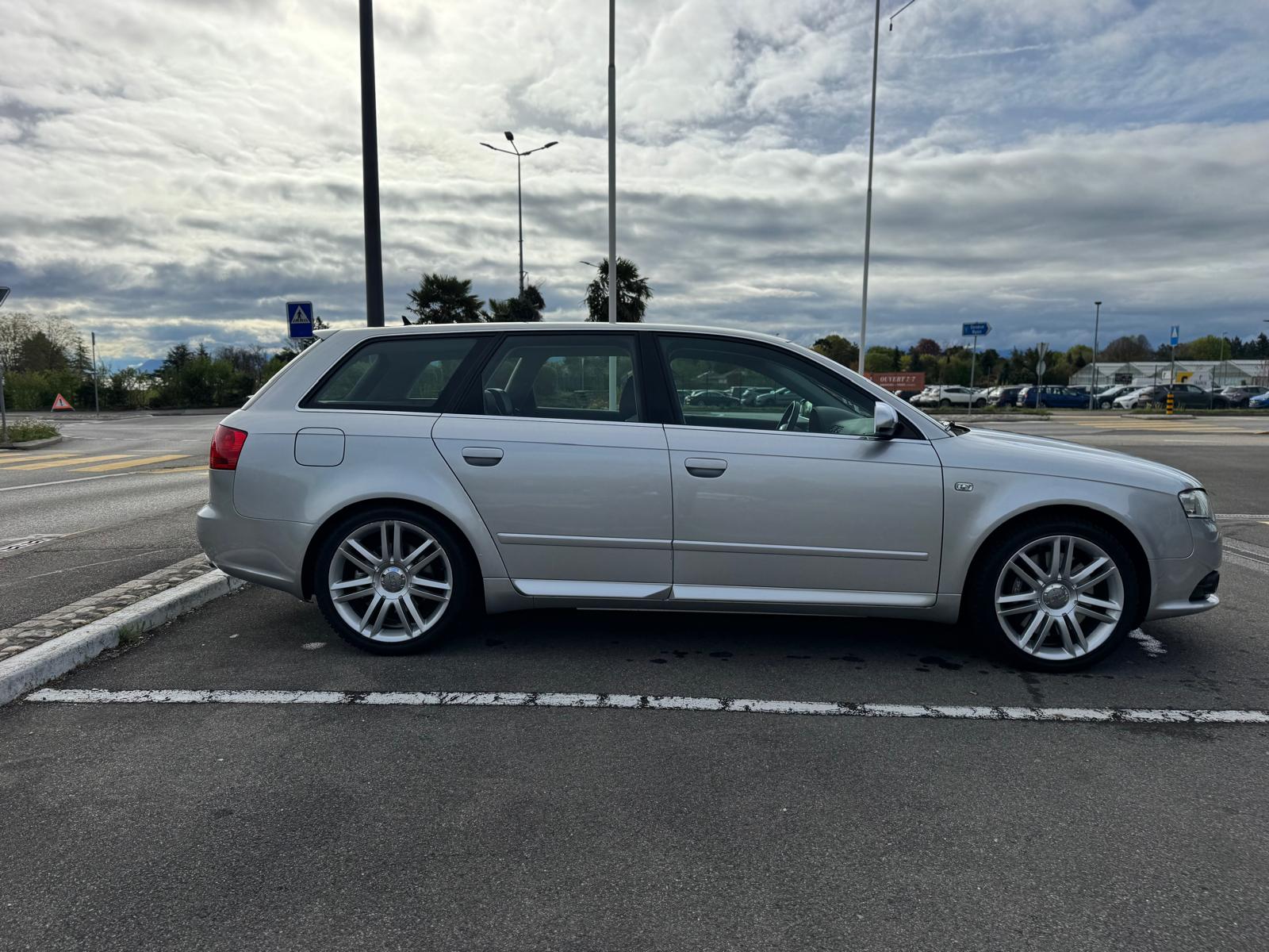 AUDI 4.2 V8 quattro-image-1