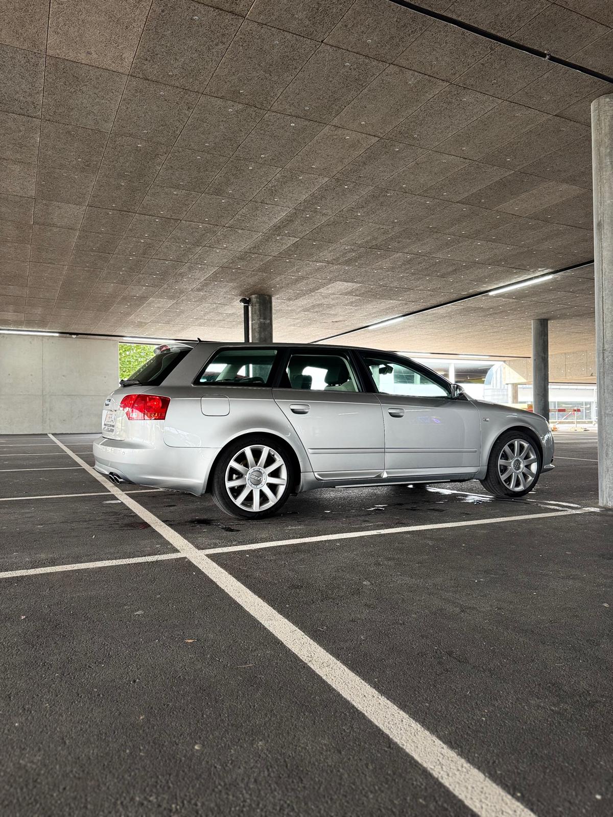AUDI 4.2 V8 quattro-image-5
