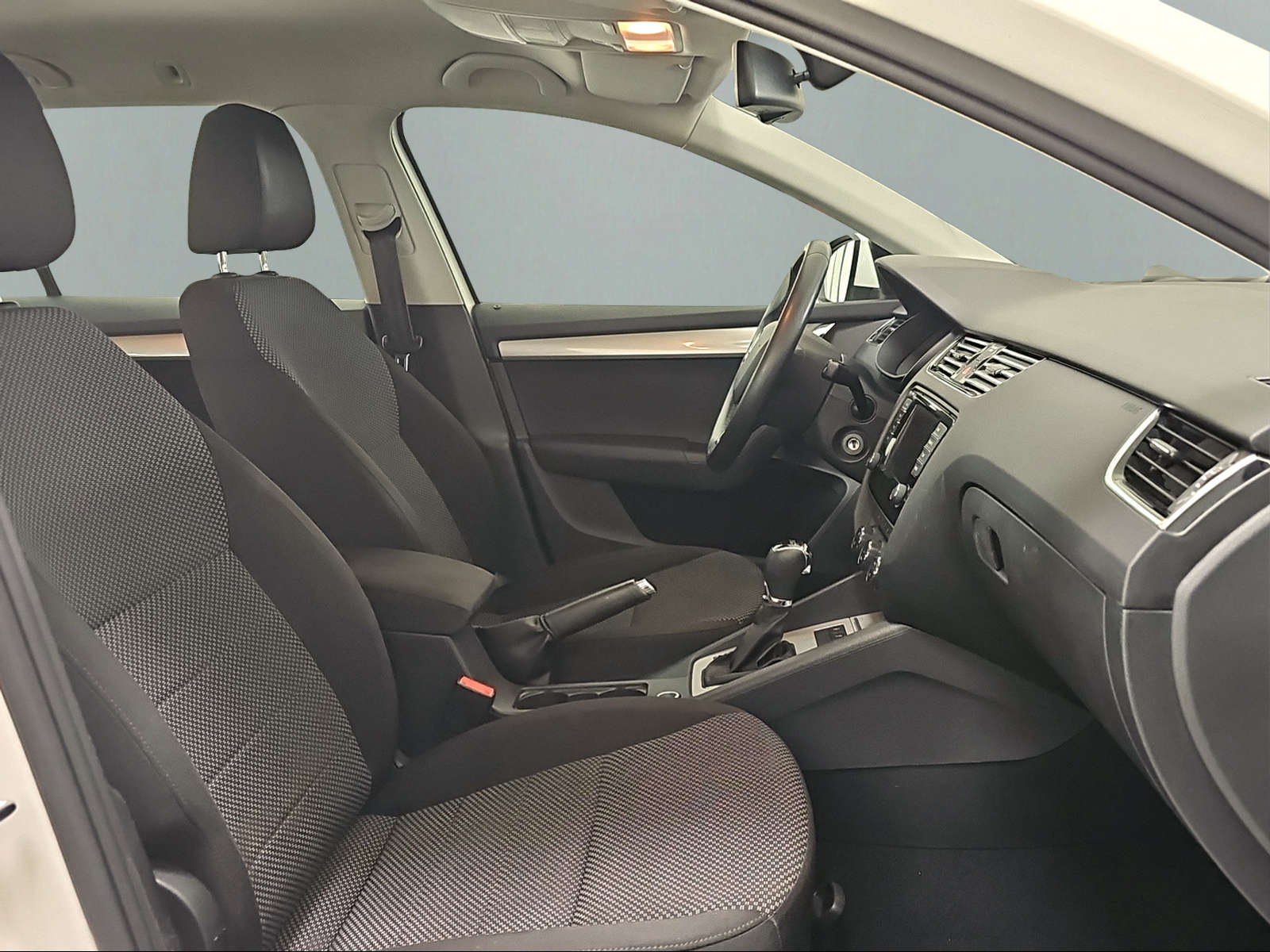 SKODA Octavia Combi 1.6 TDI Ambition DSG-image-9