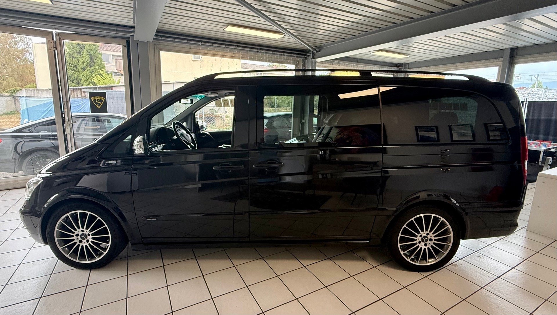MERCEDES-BENZ Viano 3.0 CDI Blue Efficiency Avantgarde L A-image-4