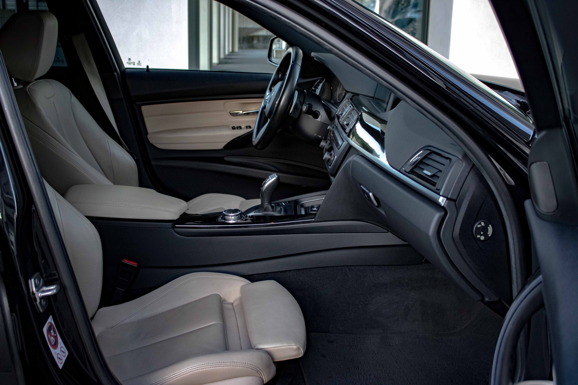BMW 325d Touring M Sport Line Steptronic-image-13