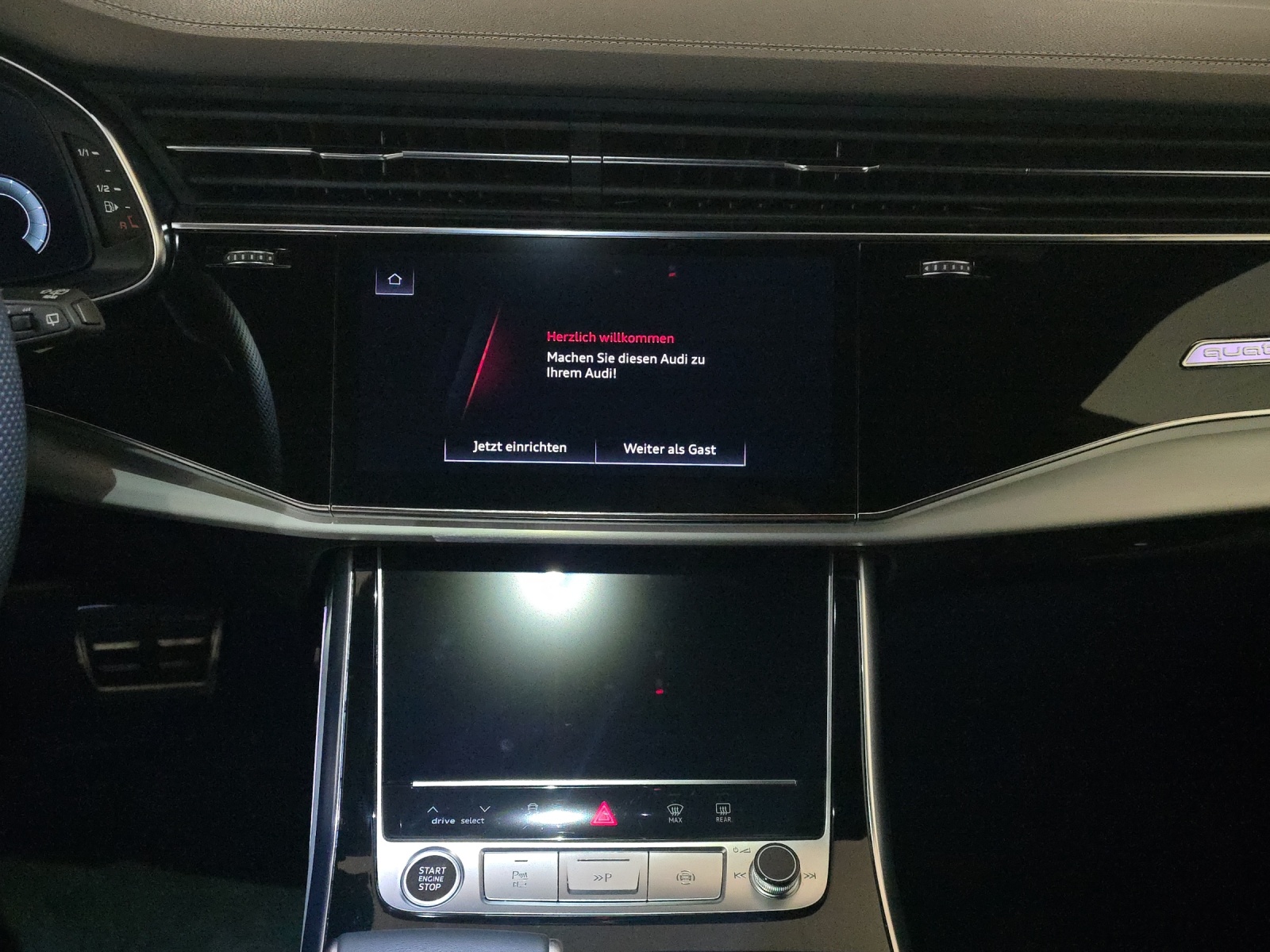AUDI Q8 SUV TFSI e quattro 290 kW Attraction tiptronic-image-10