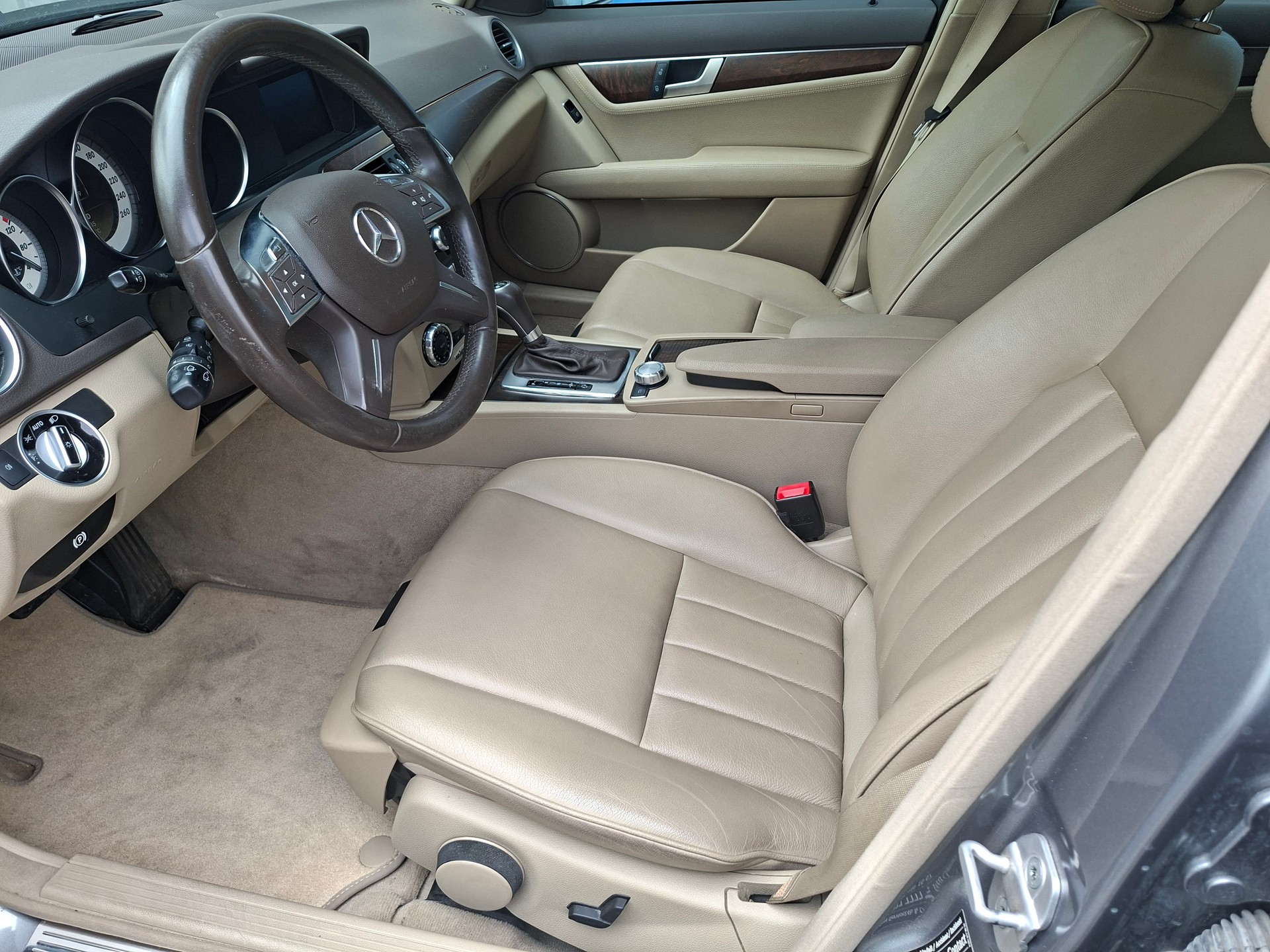 MERCEDES-BENZ C 250 CDI Elégance 4Matic 7G-Tronic-image-6