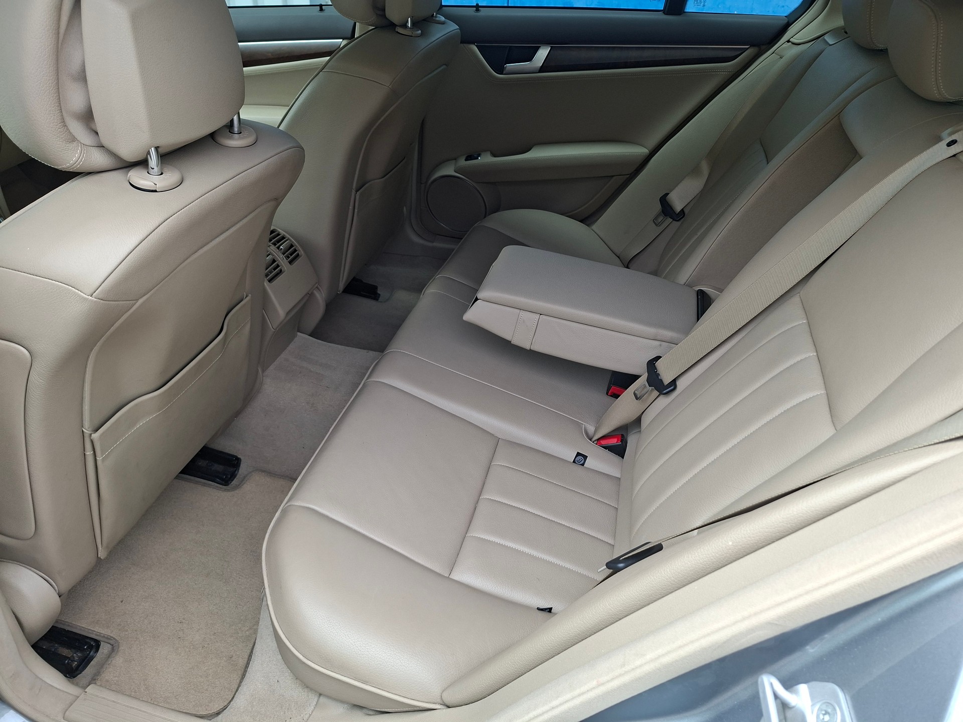 MERCEDES-BENZ C 250 CDI Elégance 4Matic 7G-Tronic-image-9