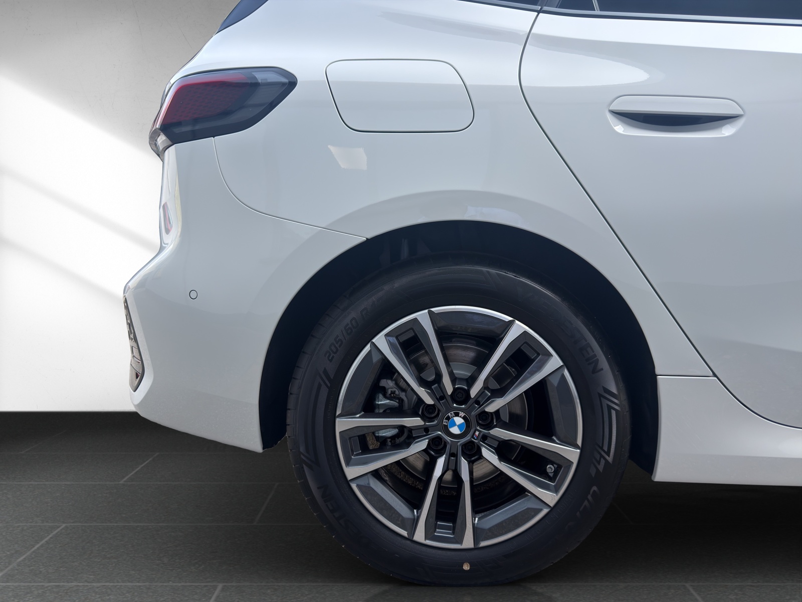 BMW 220i Active Tourer M Sport DKG-image-9