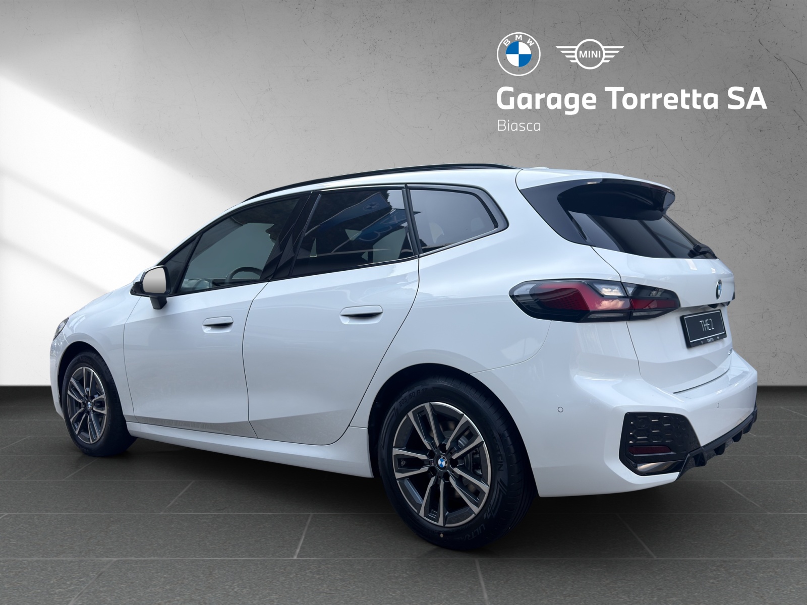 BMW 220i Active Tourer M Sport DKG-showroom-element-2