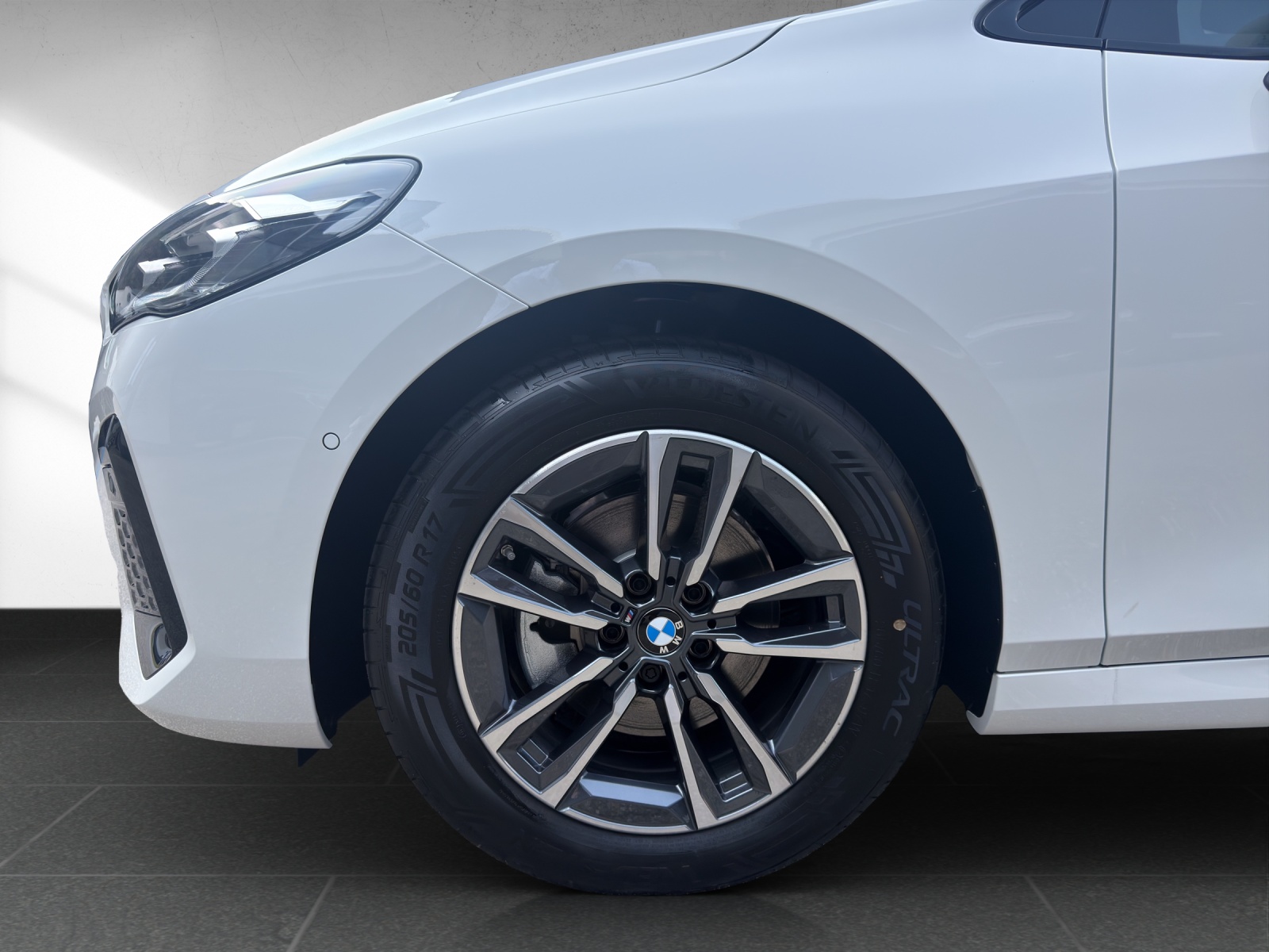 BMW 220i Active Tourer M Sport DKG-image-7