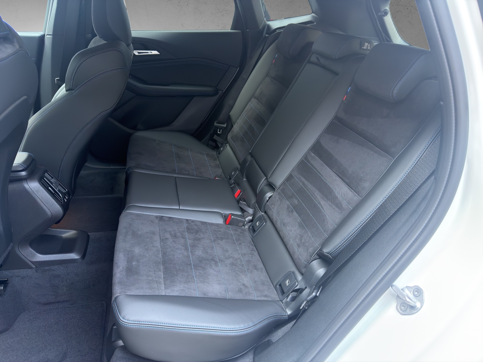 BMW 220i Active Tourer M Sport DKG-image-15
