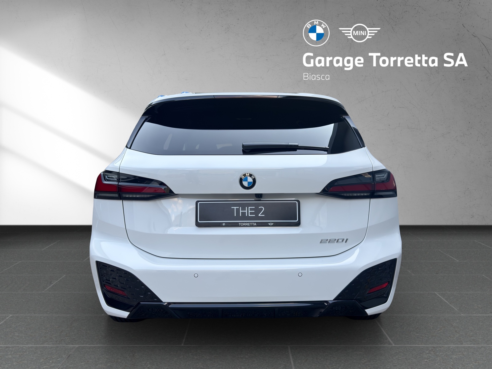 BMW 220i Active Tourer M Sport DKG-showroom-element-3