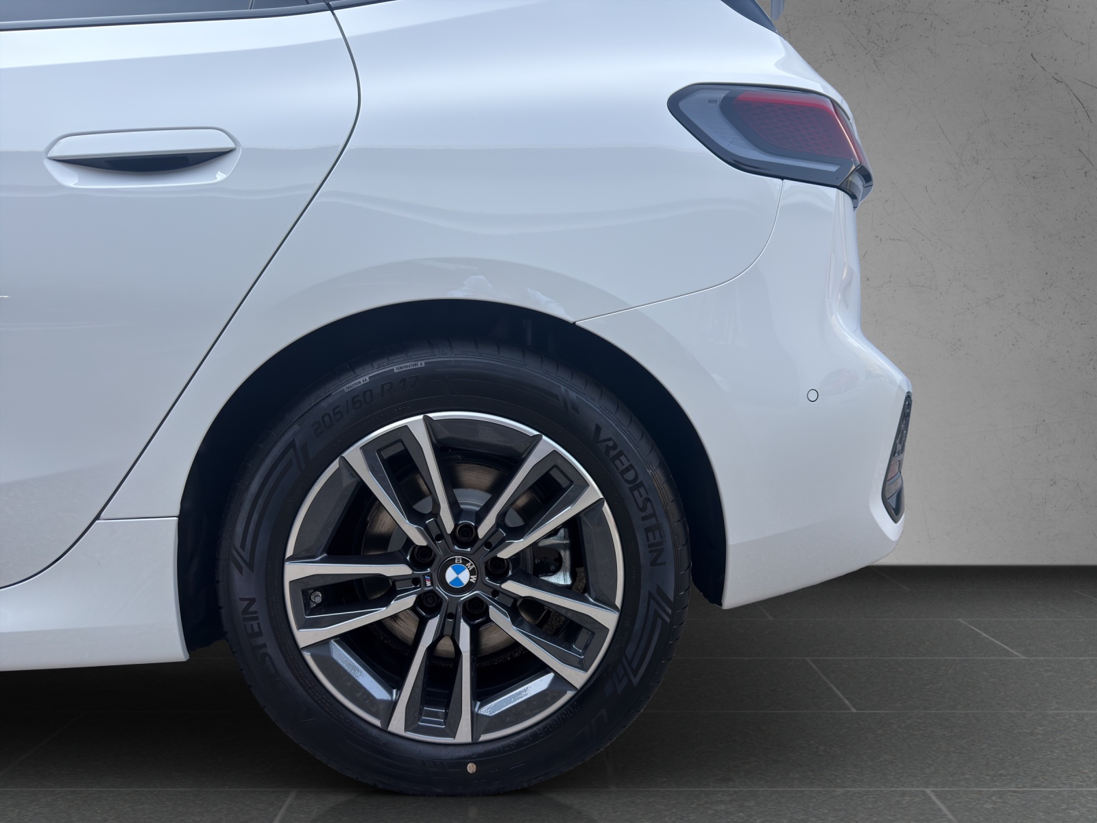BMW 220i Active Tourer M Sport DKG-image-10