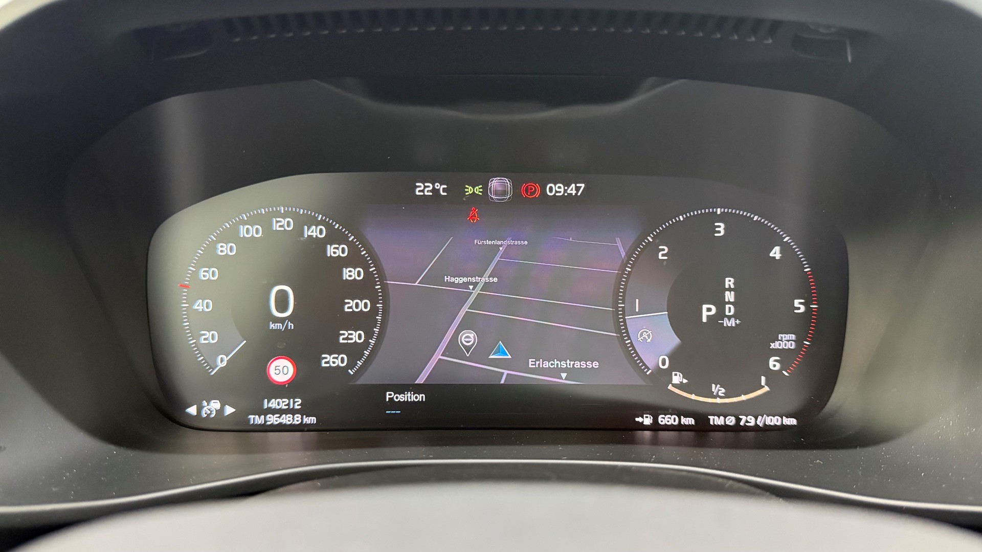 VOLVO XC40 2.0 D4 Momentum AWD-image-10