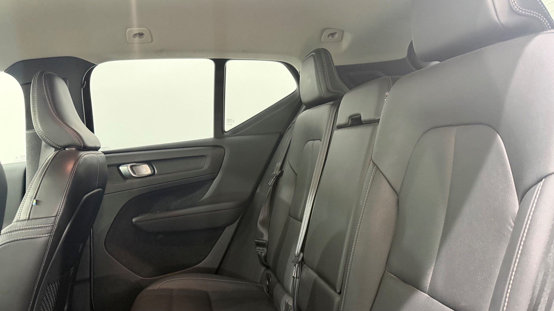 VOLVO XC40 2.0 D4 Momentum AWD-image-5