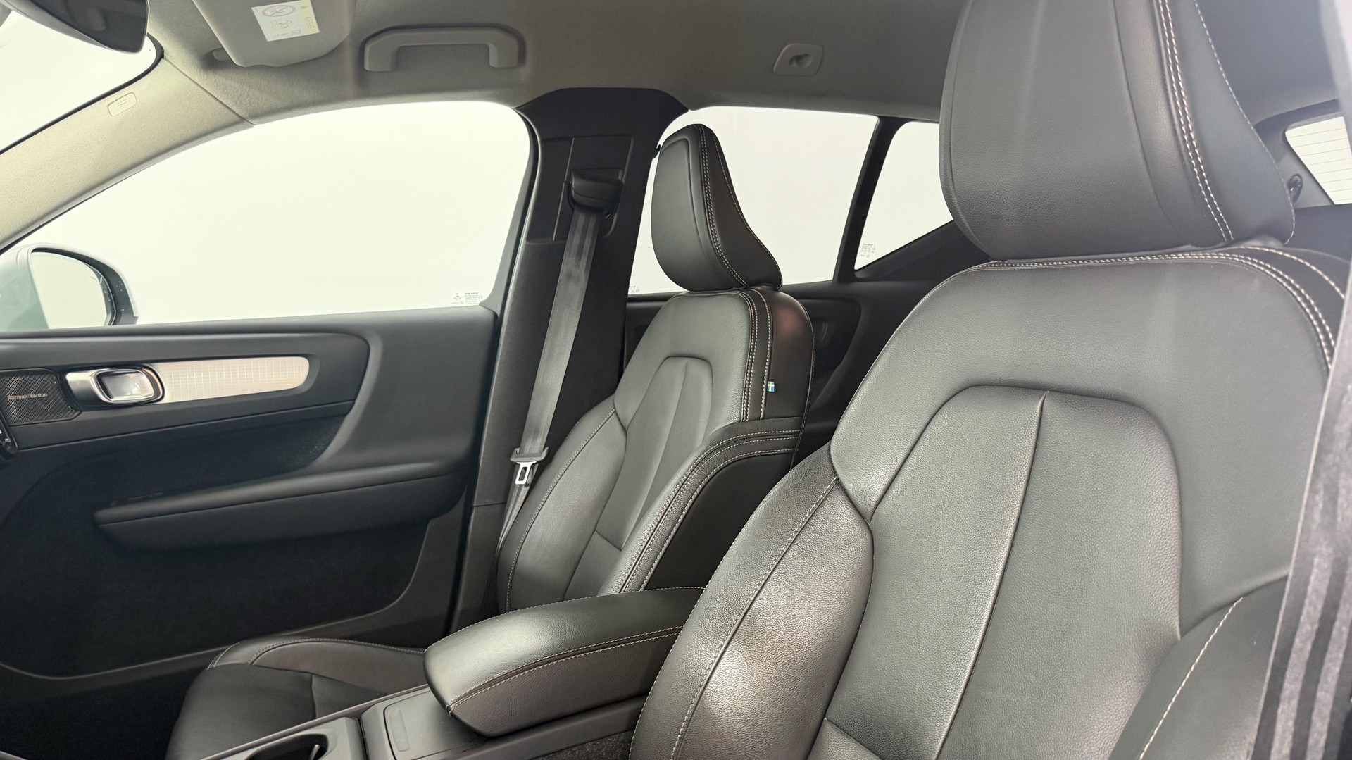 VOLVO XC40 2.0 D4 Momentum AWD-image-13