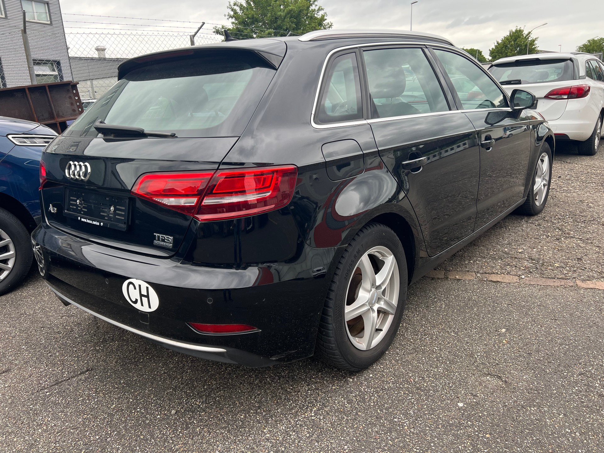 AUDI A3 Sportback 2.0 TFSI Sport quattro S-tronic AB MFK-image-3