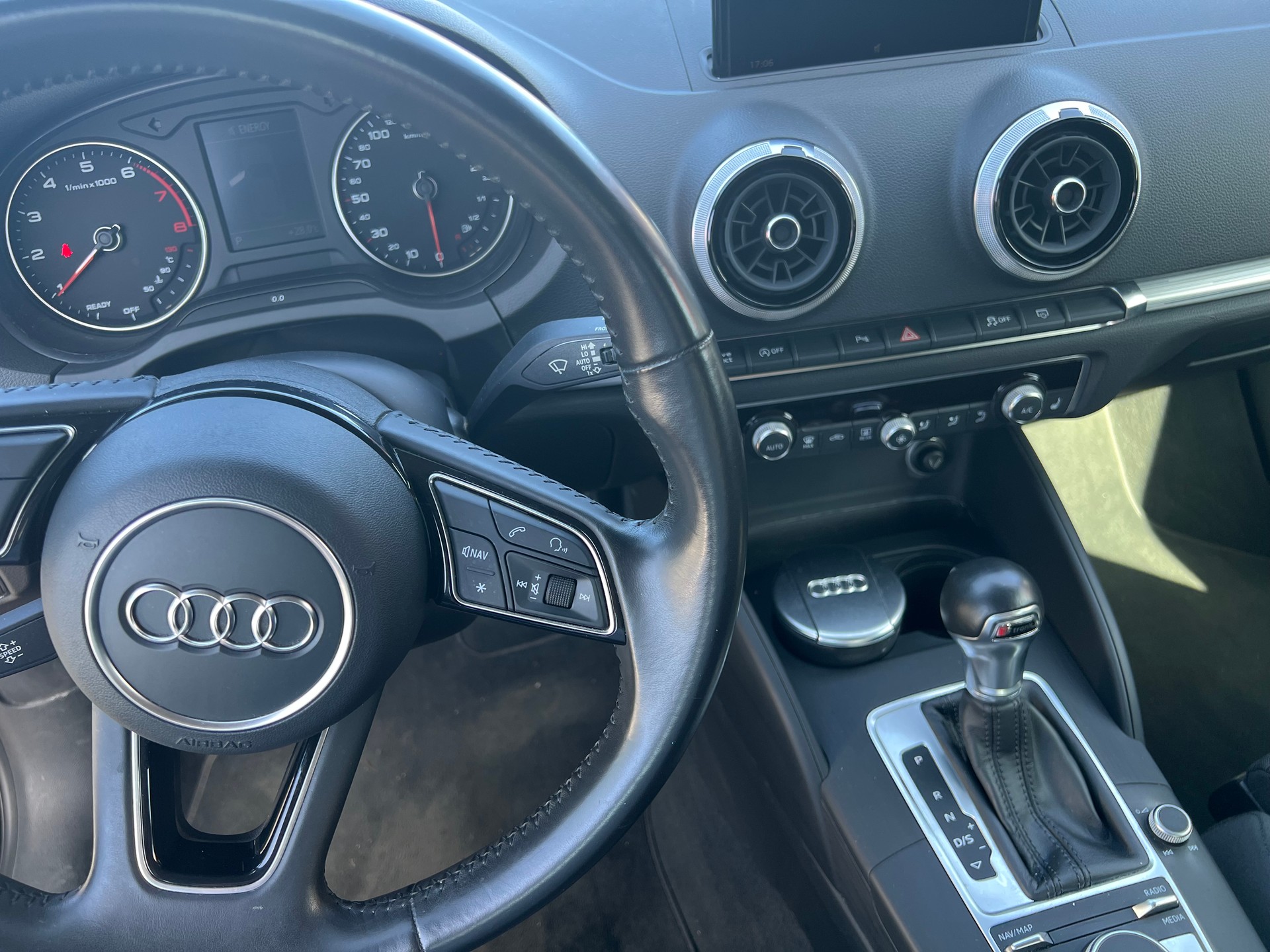 AUDI A3 Sportback 2.0 TFSI Sport quattro S-tronic AB MFK-image-9