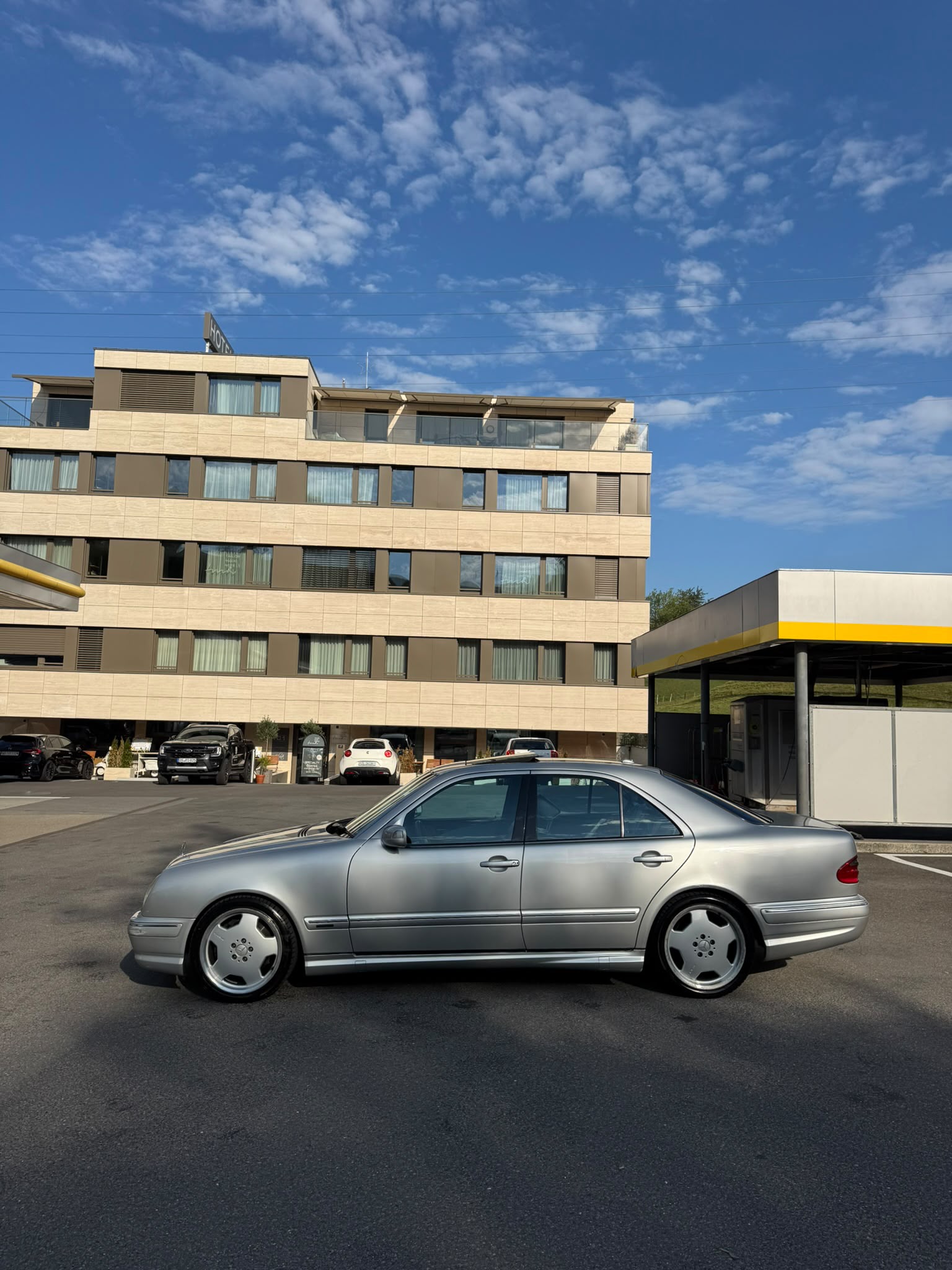 MERCEDES-BENZ E 55 AMG Avantgarde Automatic-image-3