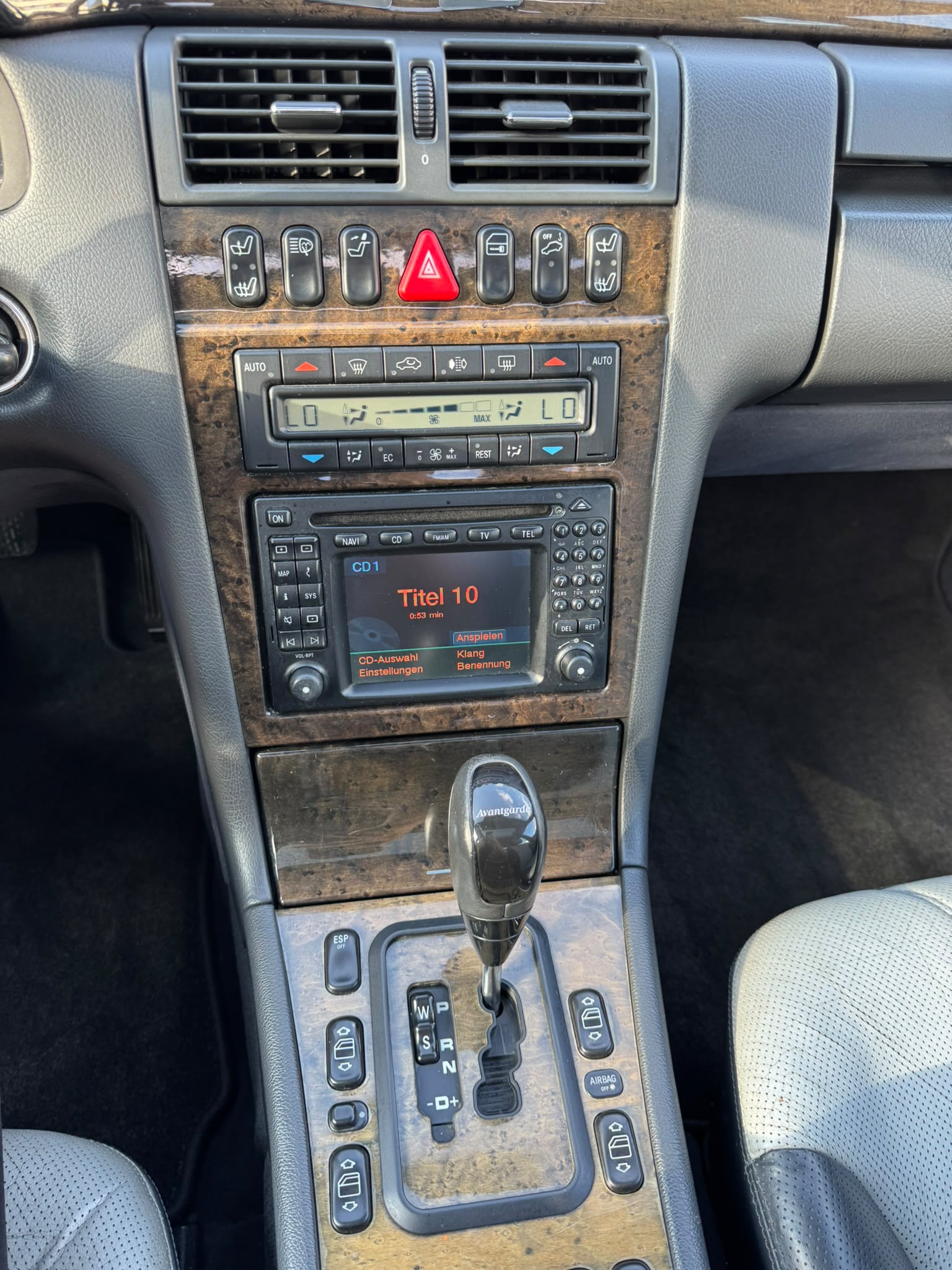 MERCEDES-BENZ E 55 AMG Avantgarde Automatic-image-13