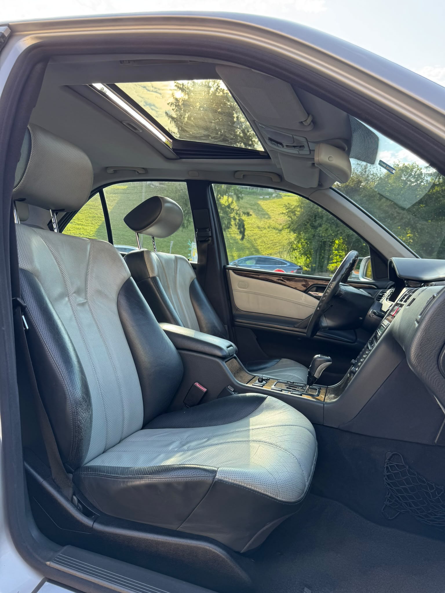 MERCEDES-BENZ E 55 AMG Avantgarde Automatic-image-10