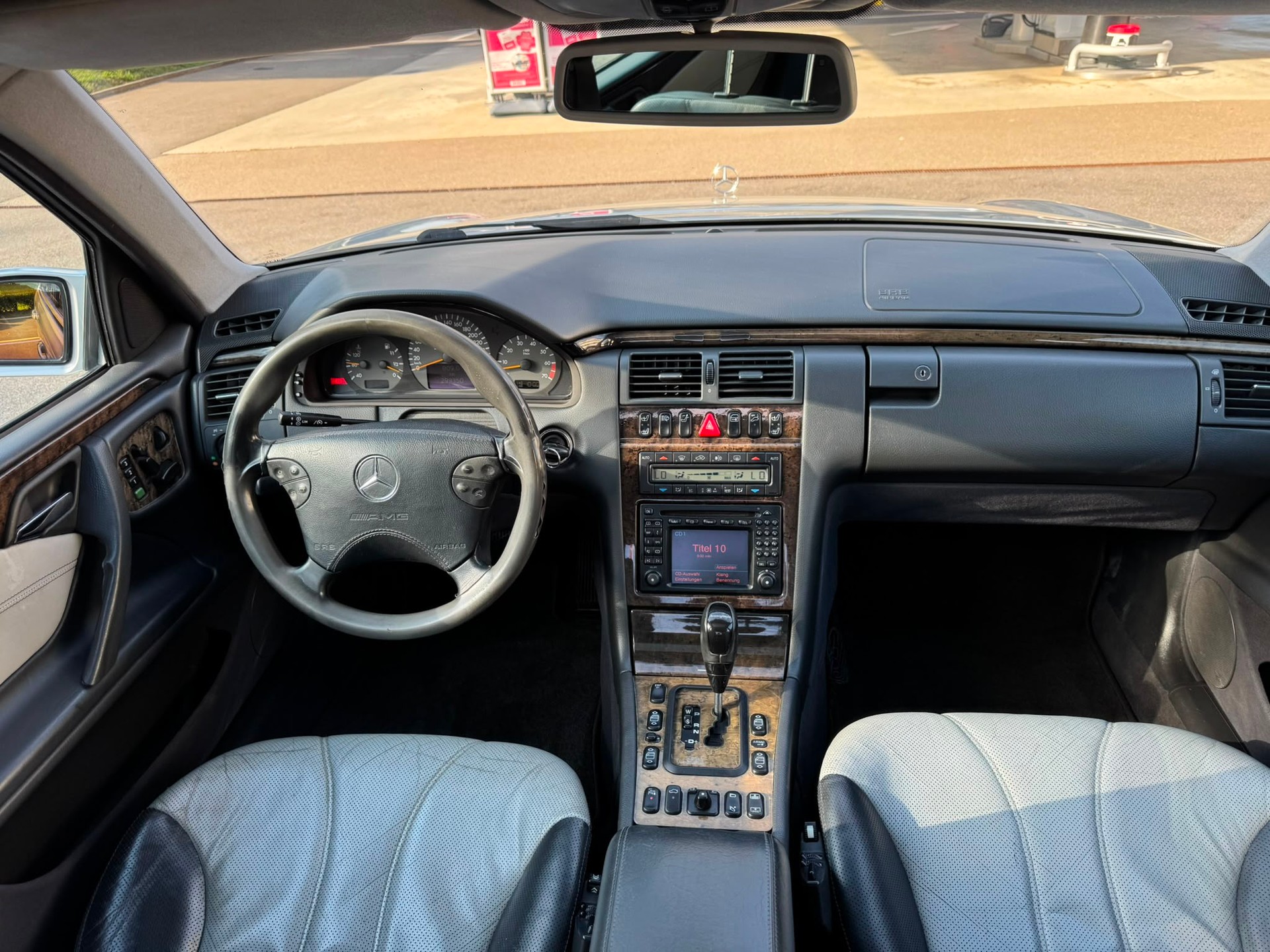 MERCEDES-BENZ E 55 AMG Avantgarde Automatic-image-8