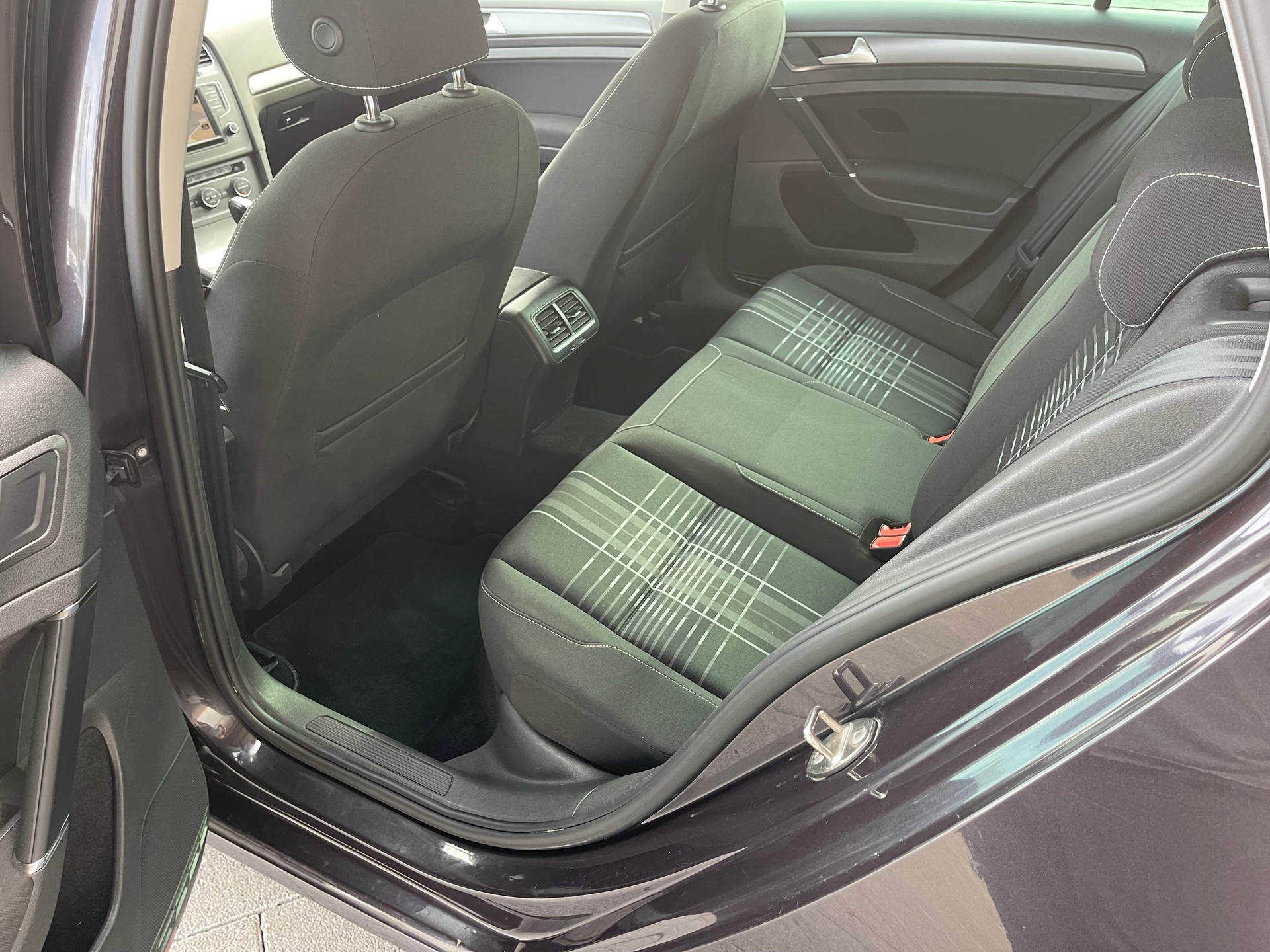 VW Golf 1.4 TSI Lounge DSG-image-12