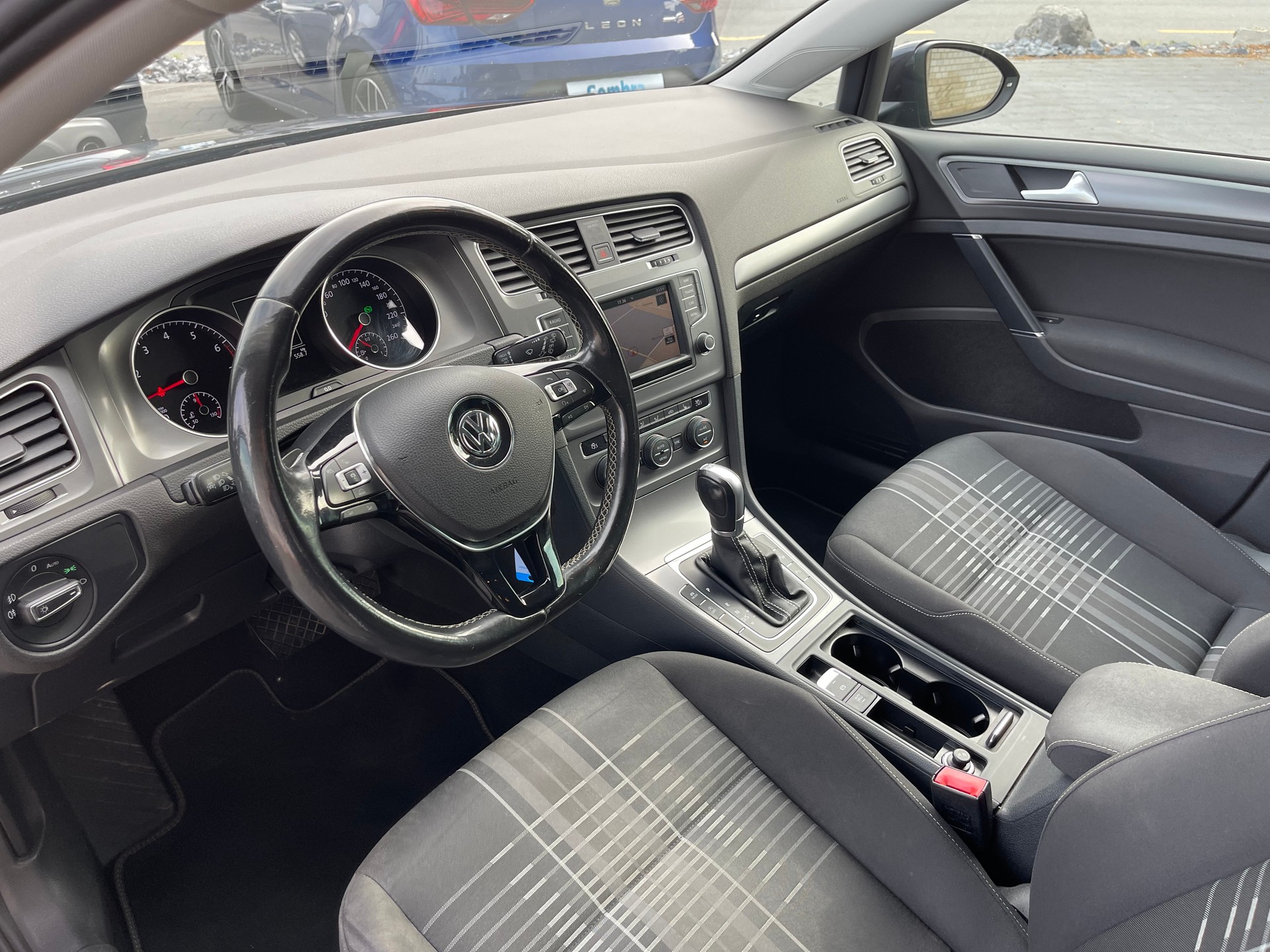 VW Golf 1.4 TSI Lounge DSG-image-11