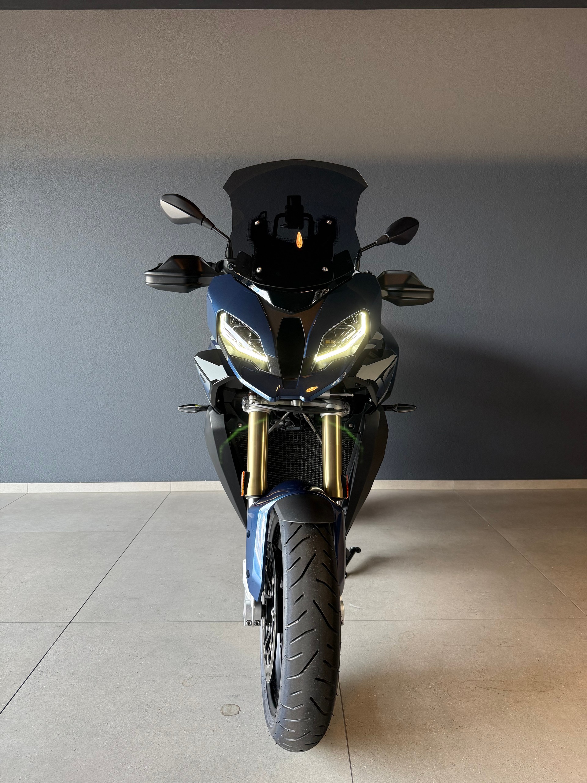 BMW S 1000 XR-showroom-element-2