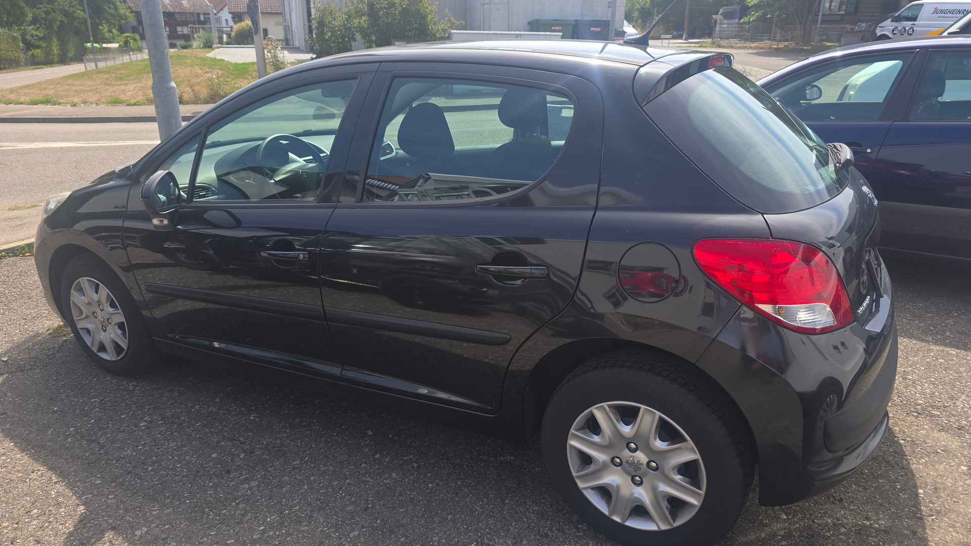 PEUGEOT 207 1.4 16V Trendy Clim-image-9
