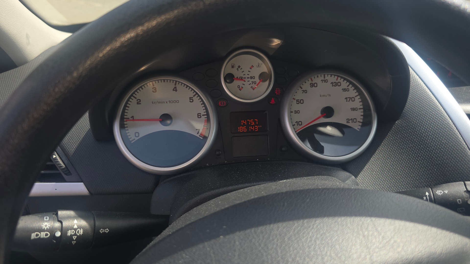 PEUGEOT 207 1.4 16V Trendy Clim-image-3