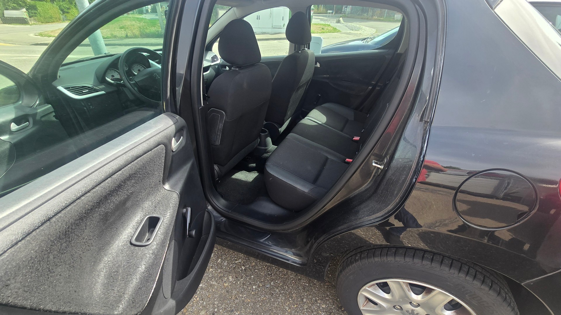 PEUGEOT 207 1.4 16V Trendy Clim-image-6