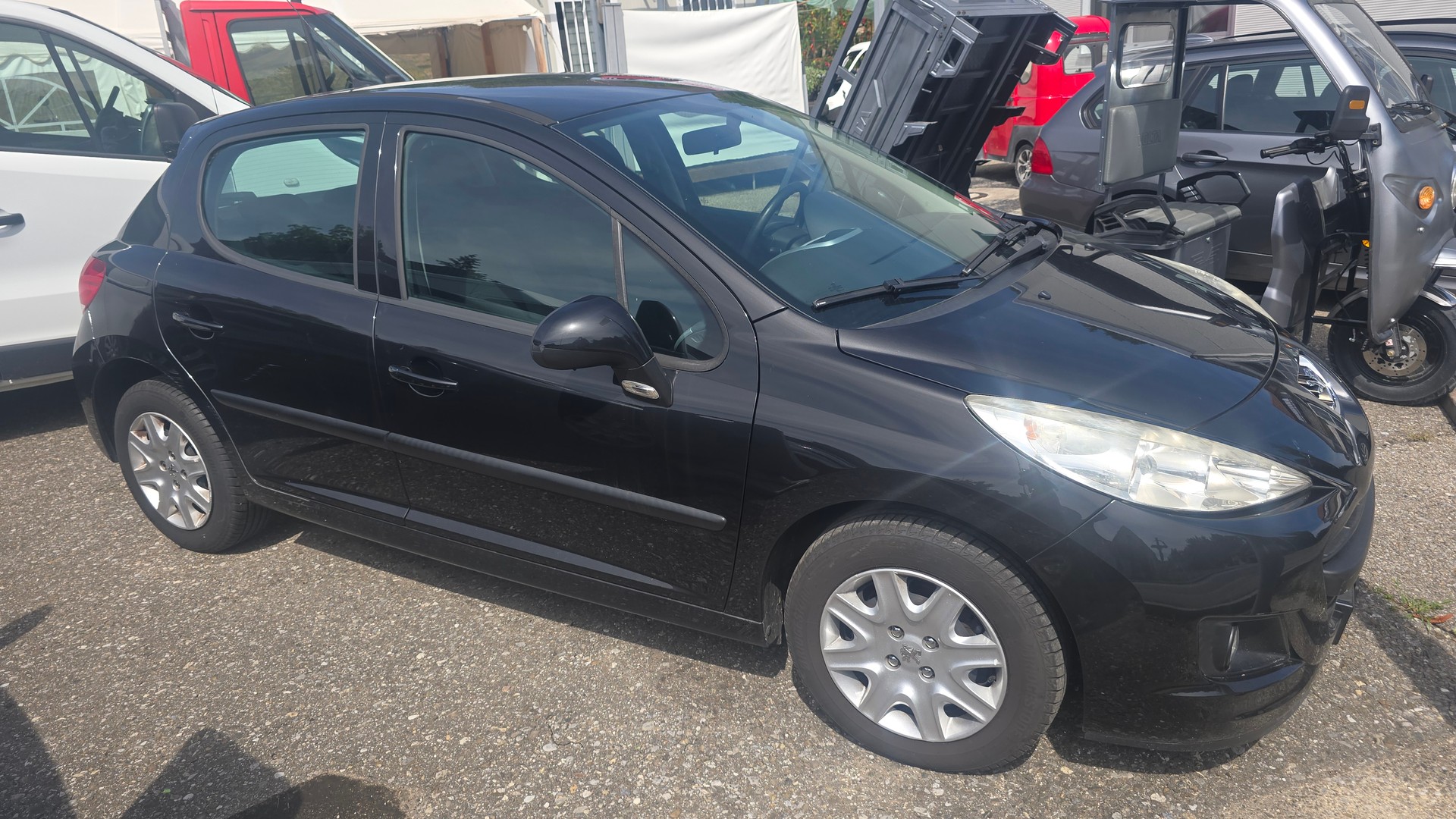 PEUGEOT 207 1.4 16V Trendy Clim-image-12