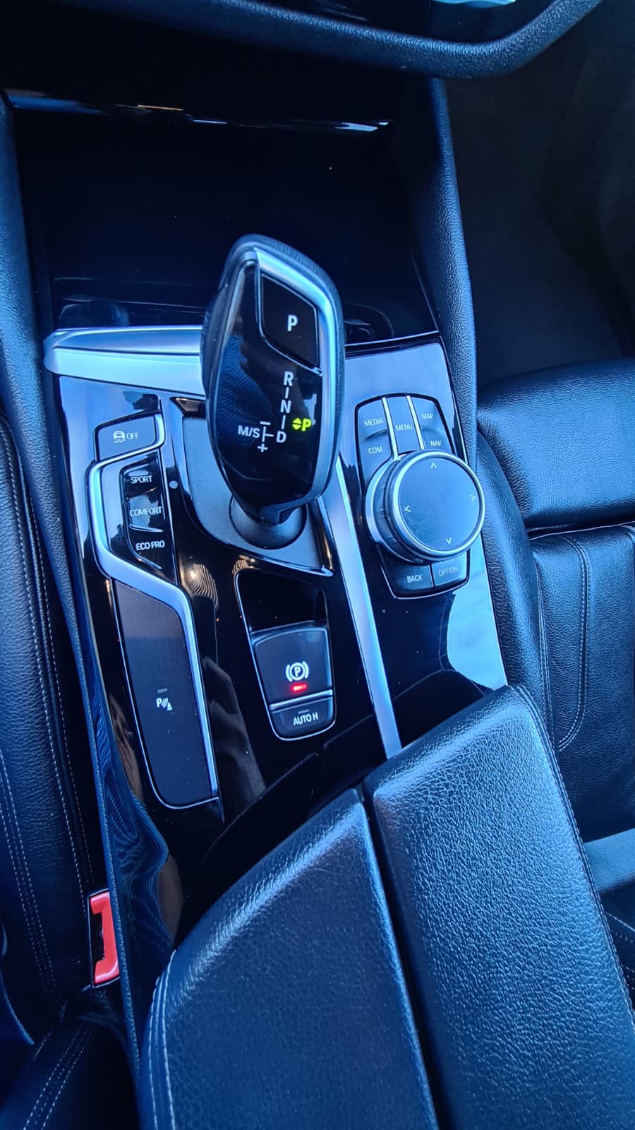 BMW 520d xDrive Sport Line Steptronic ** Voll-Leder ** Gr-Navi ** RF-Kamera ** Sitzmemory ** Abstandsregelsysteme ** H-UP-Disp **-image-16