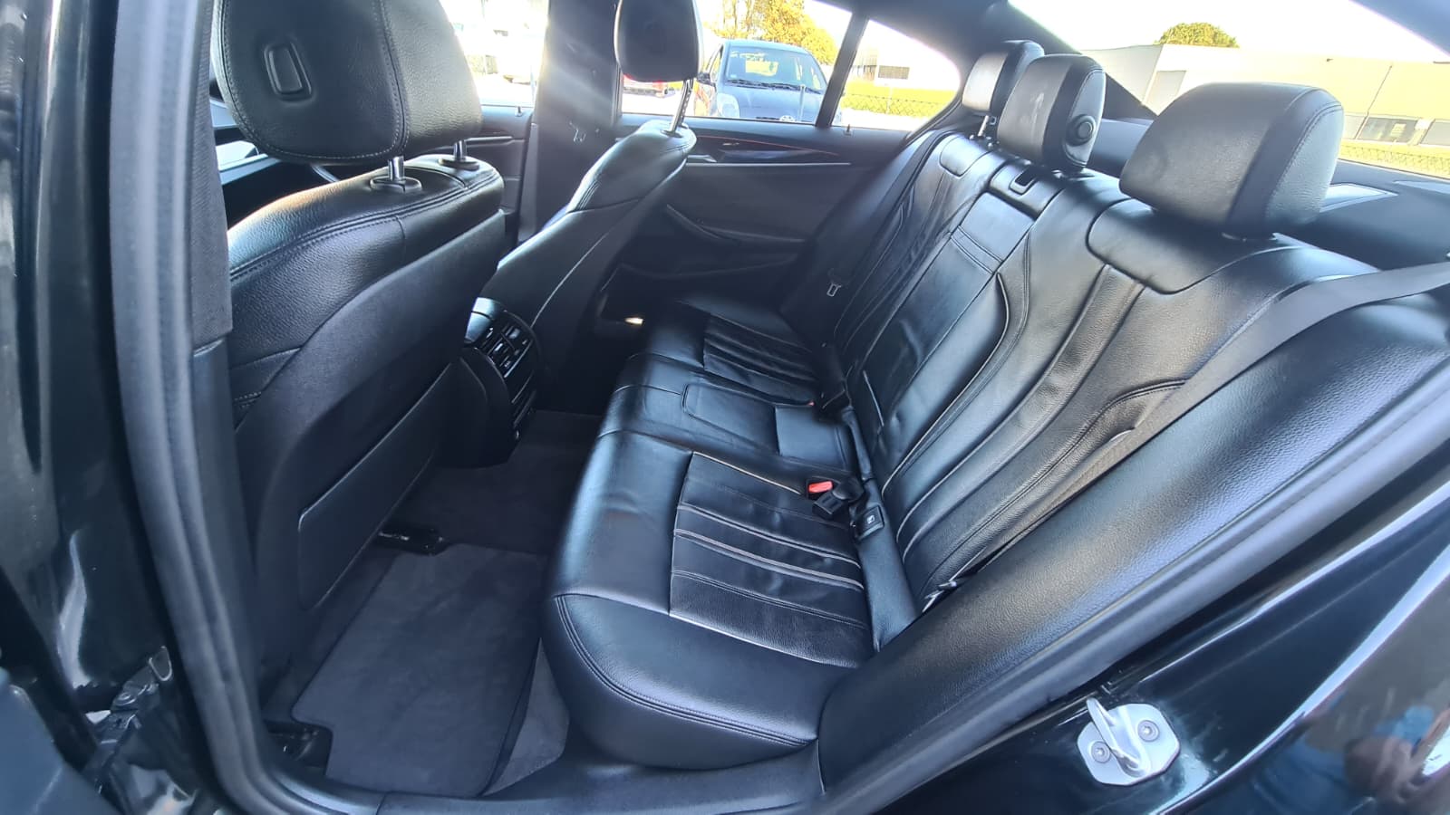 BMW 520d xDrive Sport Line Steptronic ** Voll-Leder ** Gr-Navi ** RF-Kamera ** Sitzmemory ** Abstandsregelsysteme ** H-UP-Disp **-image-19